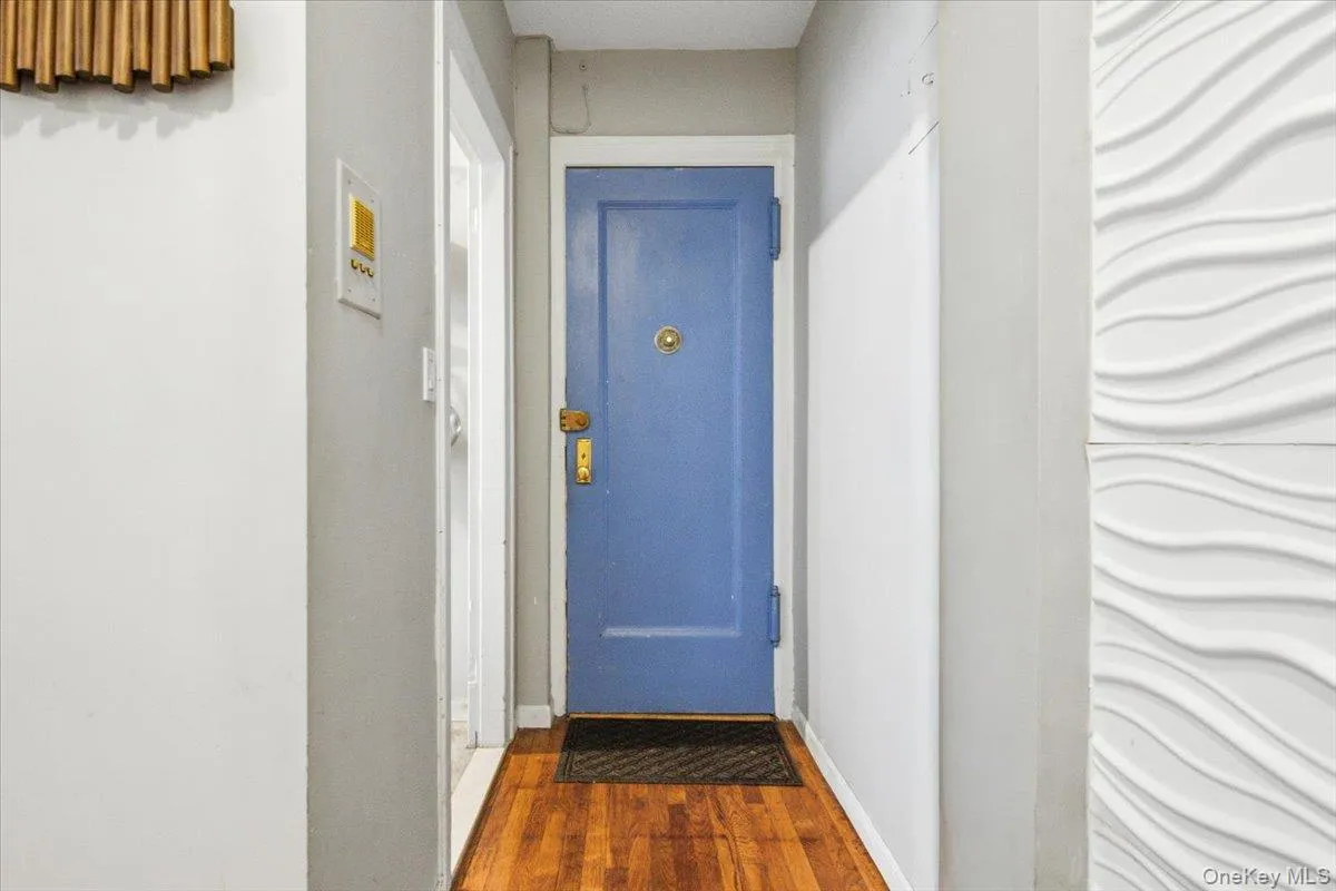 68-12 Burns Street, New York, NY, 2 Bedrooms Bedrooms, 5 Rooms Rooms,1 BathroomBathrooms,Residential,For Rent,Burns,0,1038611 68-12 Burns Street, New York, NY, 2 Bedrooms Bedrooms, 5 Rooms Rooms,1 BathroomBathrooms,Residential,For Rent,Burns,0,1038611