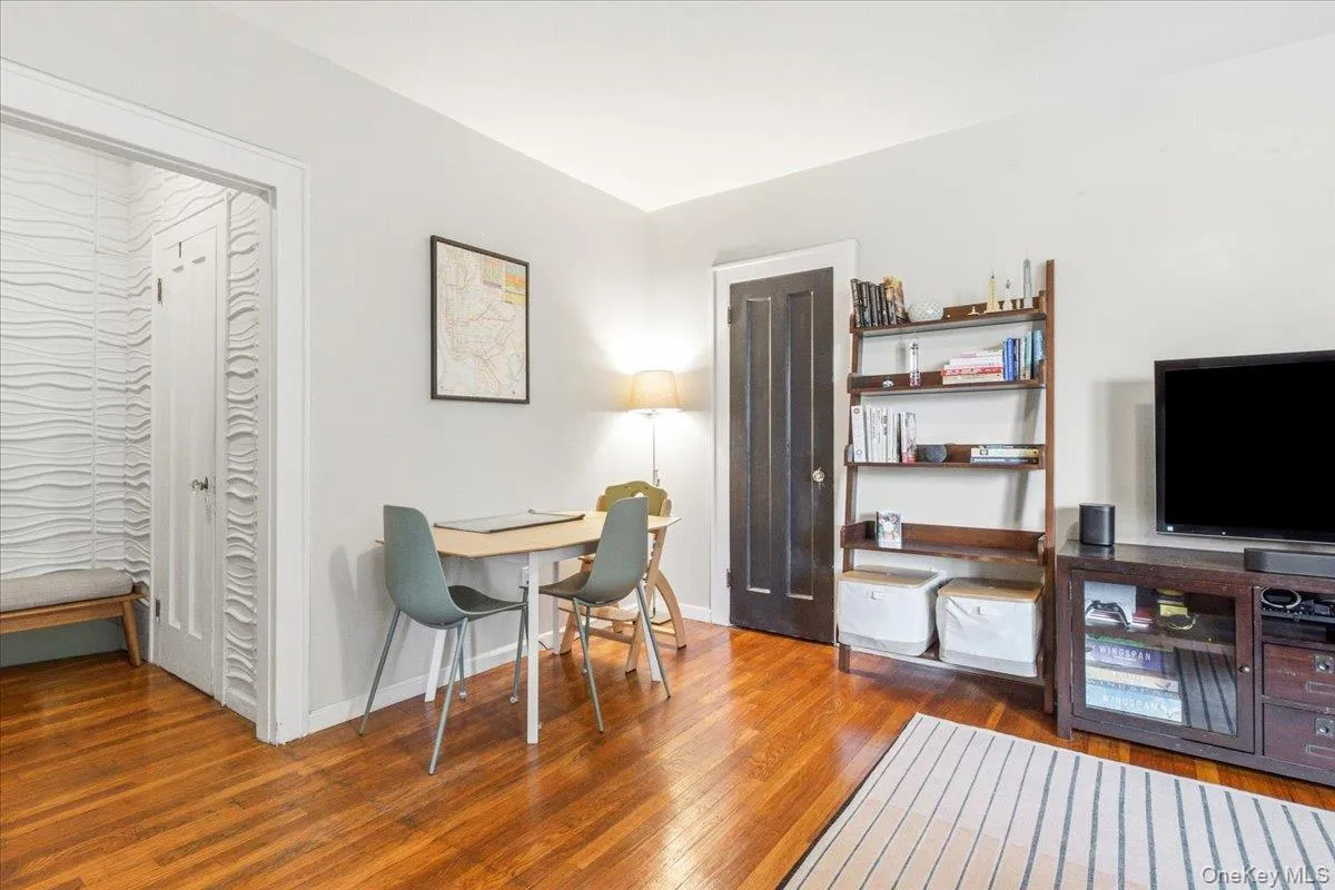 68-12 Burns Street, New York, NY, 2 Bedrooms Bedrooms, 5 Rooms Rooms,1 BathroomBathrooms,Residential,For Rent,Burns,0,1038611 68-12 Burns Street, New York, NY, 2 Bedrooms Bedrooms, 5 Rooms Rooms,1 BathroomBathrooms,Residential,For Rent,Burns,0,1038611