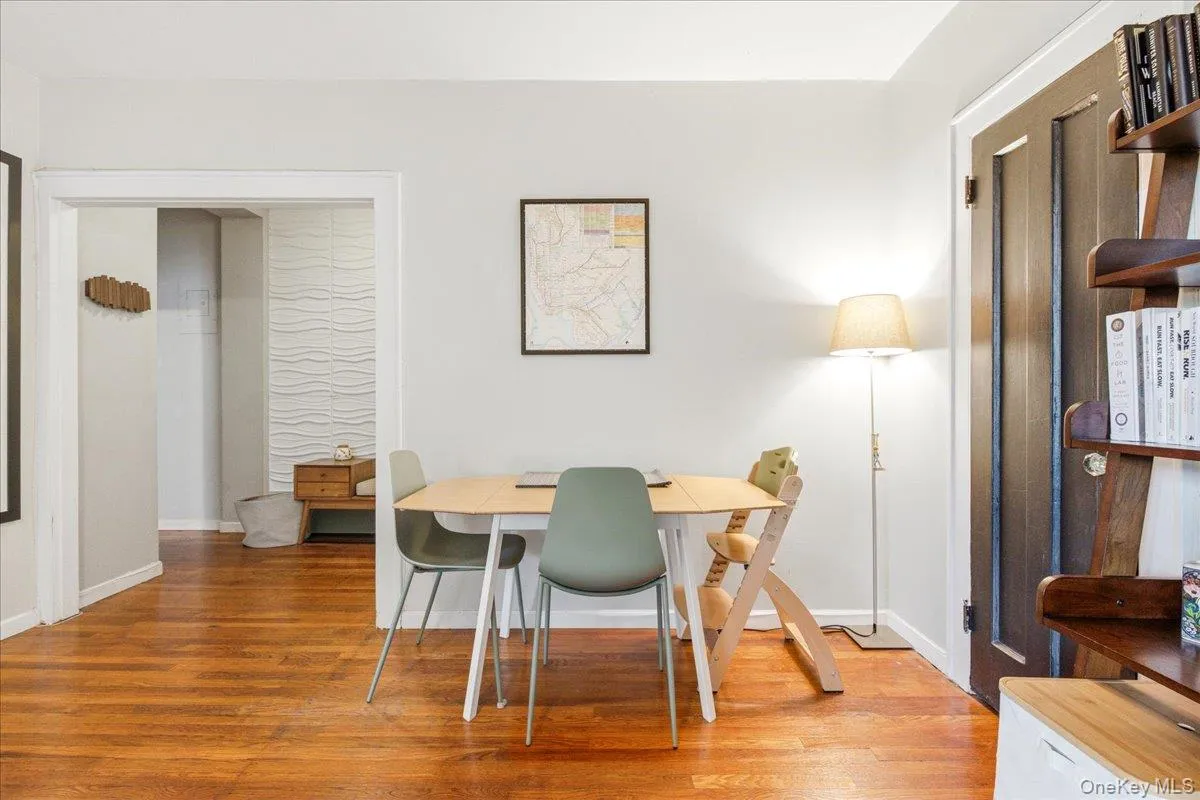 68-12 Burns Street, New York, NY, 2 Bedrooms Bedrooms, 5 Rooms Rooms,1 BathroomBathrooms,Residential,For Rent,Burns,0,1038611 68-12 Burns Street, New York, NY, 2 Bedrooms Bedrooms, 5 Rooms Rooms,1 BathroomBathrooms,Residential,For Rent,Burns,0,1038611
