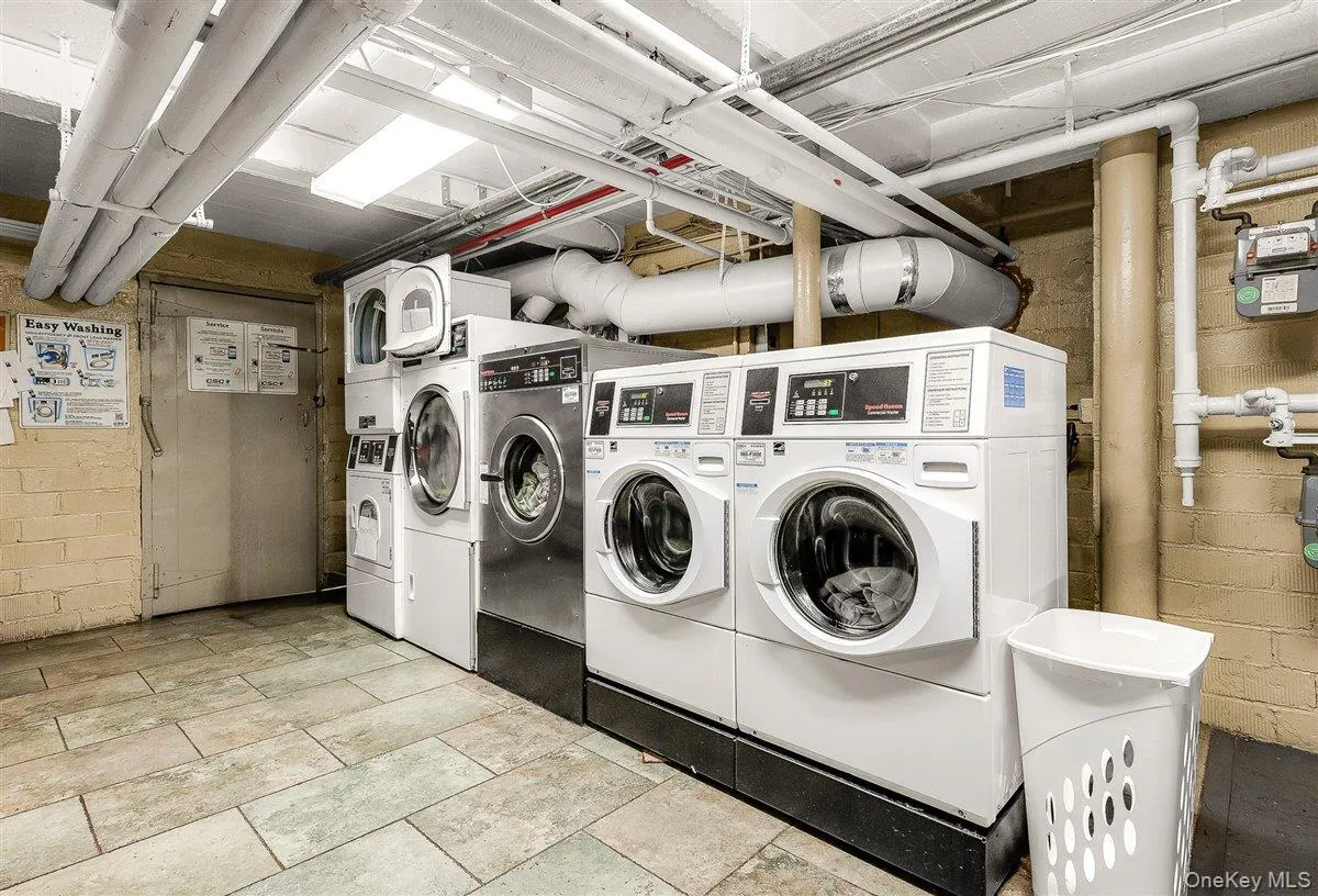 68-12 Burns Street, New York, NY, 2 Bedrooms Bedrooms, 5 Rooms Rooms,1 BathroomBathrooms,Residential,For Rent,Burns,0,1038611 68-12 Burns Street, New York, NY, 2 Bedrooms Bedrooms, 5 Rooms Rooms,1 BathroomBathrooms,Residential,For Rent,Burns,0,1038611