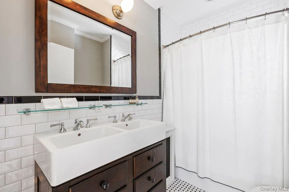 Double vanity bathroom Double vanity bathroom