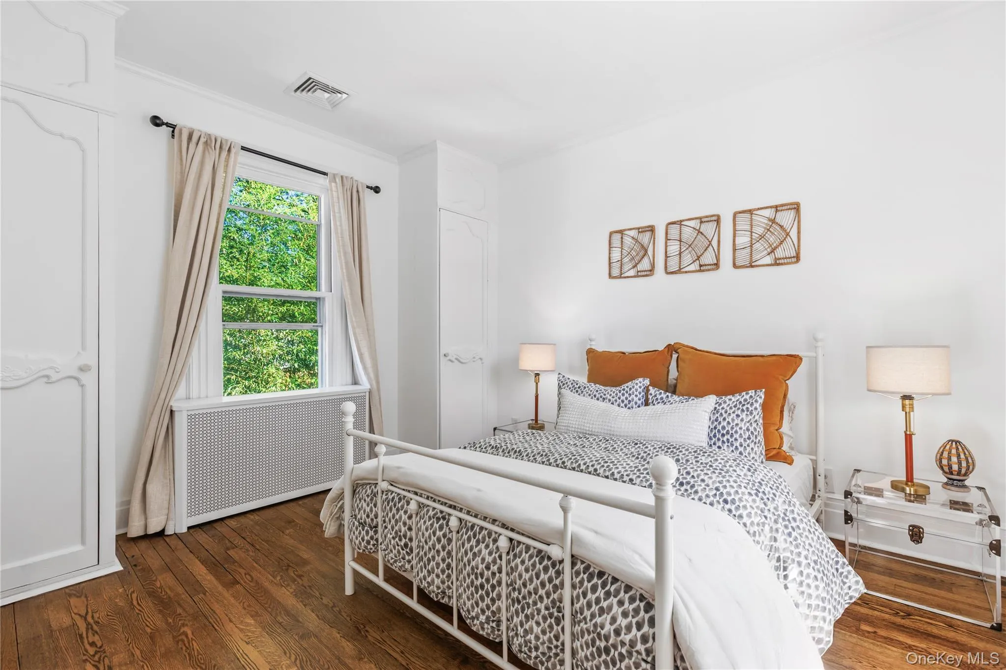 2nd generous sized bedroom with 2 built in closets 2nd generous sized bedroom with 2 built in closets