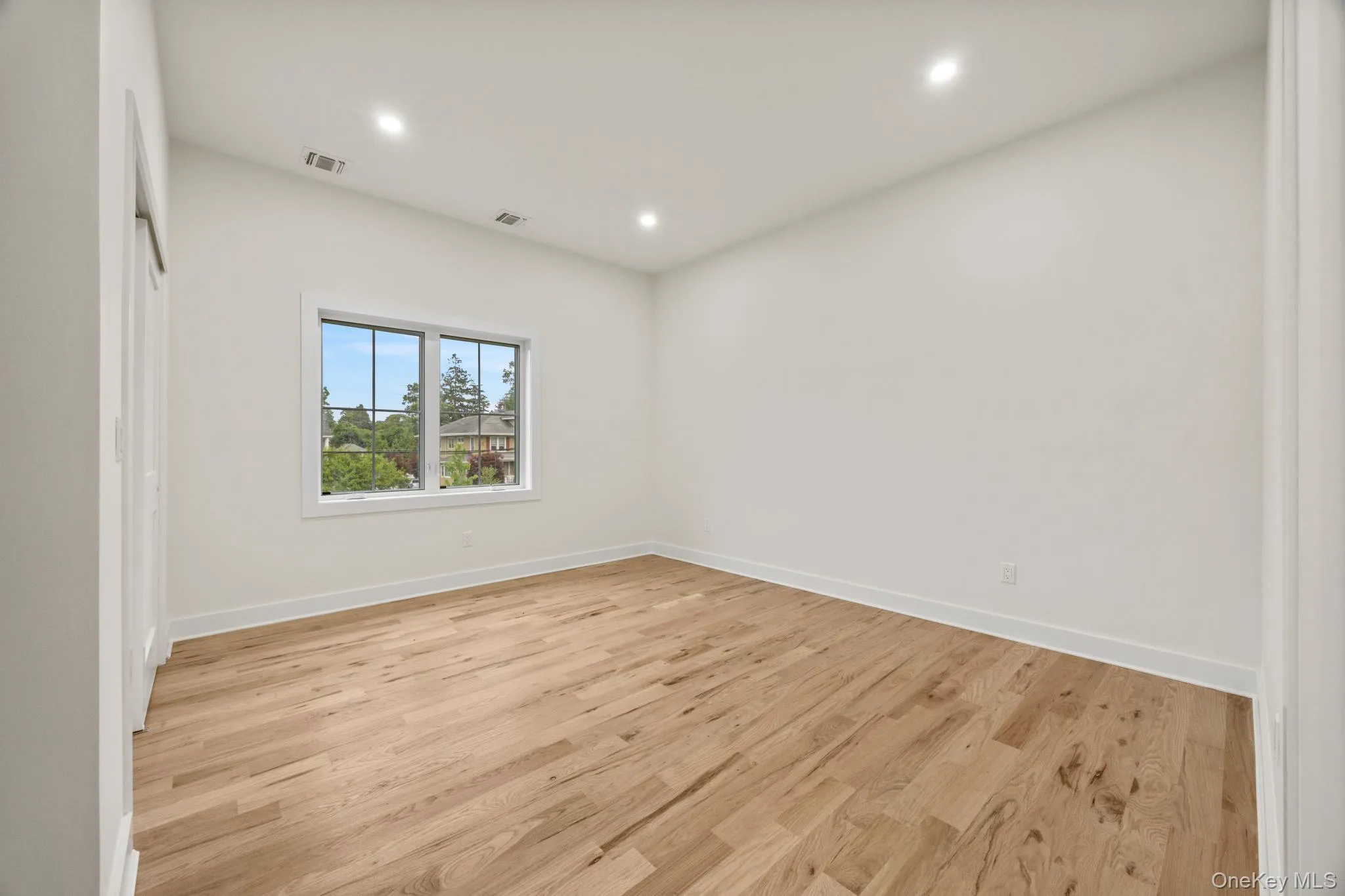 16 Montgomery Avenue, Islip, NY, 5 Bedrooms Bedrooms, 12 Rooms Rooms,5 BathroomsBathrooms,Residential,For Rent,Montgomery,0,1038627 16 Montgomery Avenue, Islip, NY, 5 Bedrooms Bedrooms, 12 Rooms Rooms,5 BathroomsBathrooms,Residential,For Rent,Montgomery,0,1038627