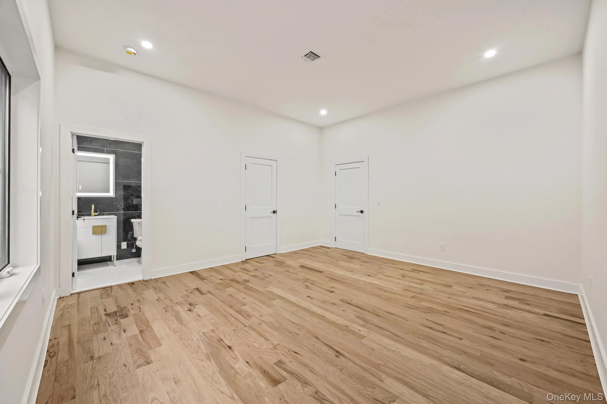 16 Montgomery Avenue, Islip, NY, 5 Bedrooms Bedrooms, 12 Rooms Rooms,5 BathroomsBathrooms,Residential,For Rent,Montgomery,0,1038627 16 Montgomery Avenue, Islip, NY, 5 Bedrooms Bedrooms, 12 Rooms Rooms,5 BathroomsBathrooms,Residential,For Rent,Montgomery,0,1038627