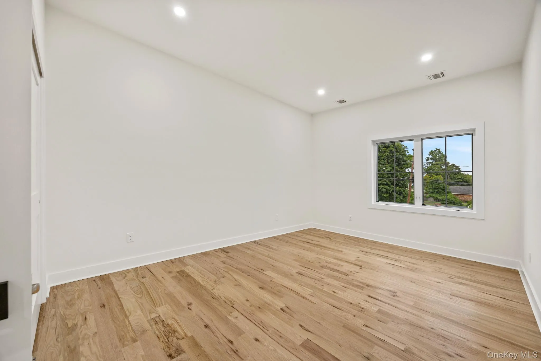 16 Montgomery Avenue, Islip, NY, 5 Bedrooms Bedrooms, 12 Rooms Rooms,5 BathroomsBathrooms,Residential,For Rent,Montgomery,0,1038627 16 Montgomery Avenue, Islip, NY, 5 Bedrooms Bedrooms, 12 Rooms Rooms,5 BathroomsBathrooms,Residential,For Rent,Montgomery,0,1038627