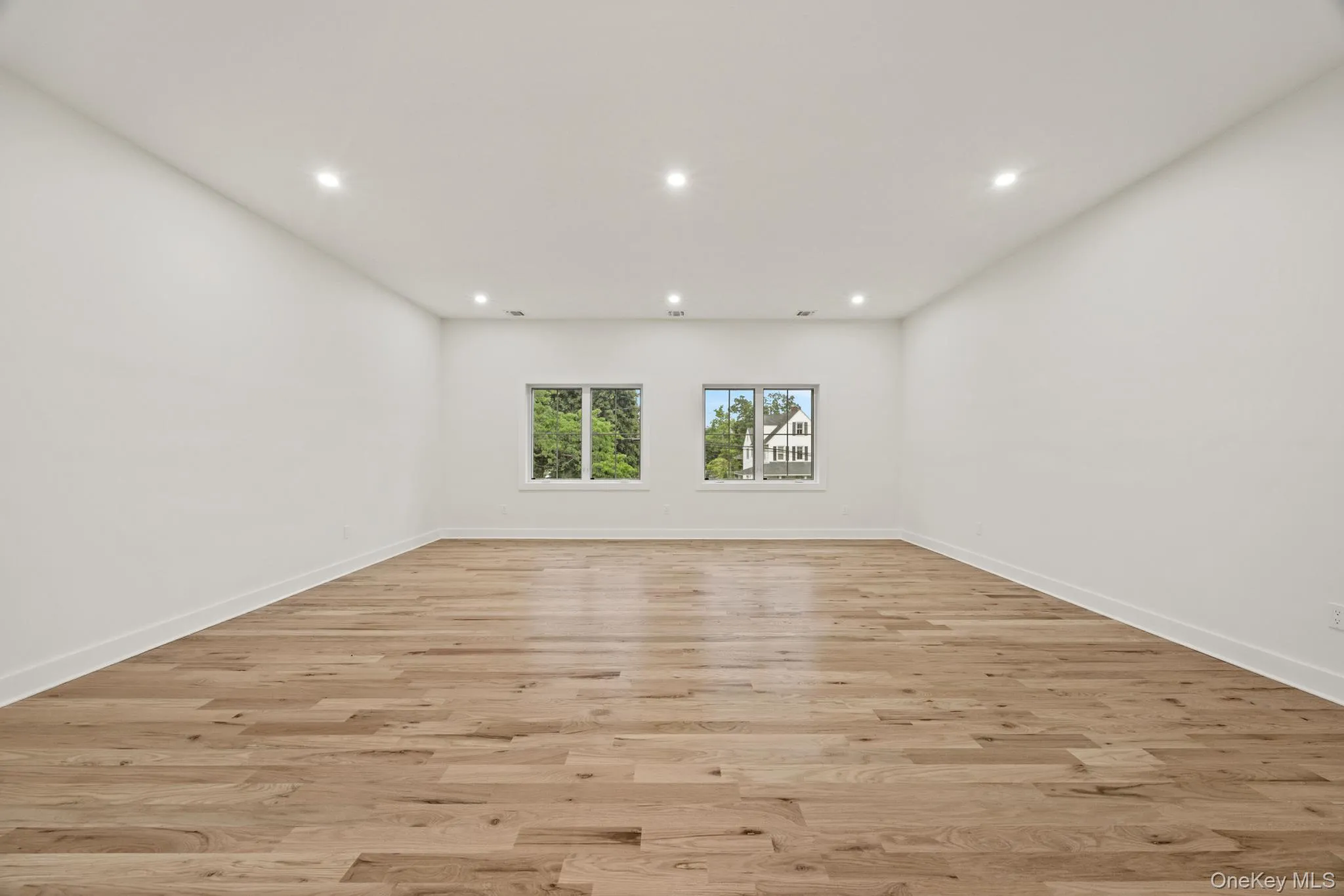 16 Montgomery Avenue, Islip, NY, 5 Bedrooms Bedrooms, 12 Rooms Rooms,5 BathroomsBathrooms,Residential,For Rent,Montgomery,0,1038627 16 Montgomery Avenue, Islip, NY, 5 Bedrooms Bedrooms, 12 Rooms Rooms,5 BathroomsBathrooms,Residential,For Rent,Montgomery,0,1038627