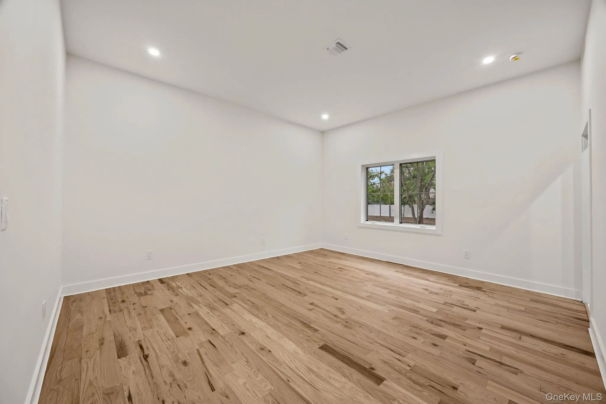16 Montgomery Avenue, Islip, NY, 5 Bedrooms Bedrooms, 12 Rooms Rooms,5 BathroomsBathrooms,Residential,For Rent,Montgomery,0,1038627 16 Montgomery Avenue, Islip, NY, 5 Bedrooms Bedrooms, 12 Rooms Rooms,5 BathroomsBathrooms,Residential,For Rent,Montgomery,0,1038627