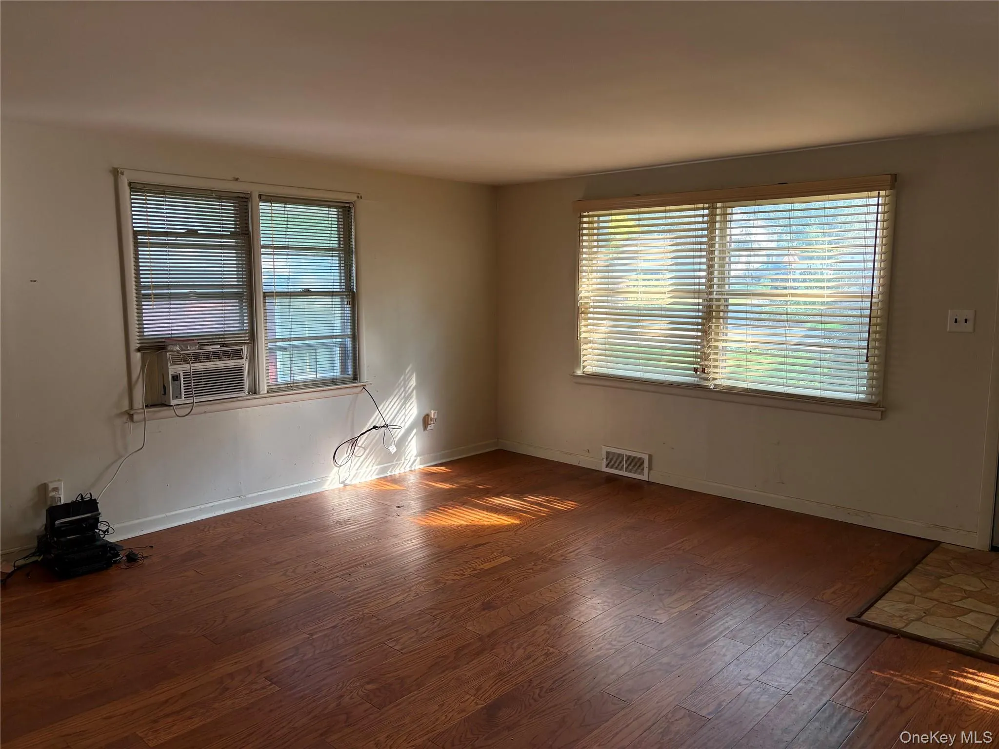24 Maple Street, Warwick (town), NY, 2 Bedrooms Bedrooms, 4 Rooms Rooms,1 BathroomBathrooms,Residential,For Rent,Maple,0,1038631 24 Maple Street, Warwick (town), NY, 2 Bedrooms Bedrooms, 4 Rooms Rooms,1 BathroomBathrooms,Residential,For Rent,Maple,0,1038631