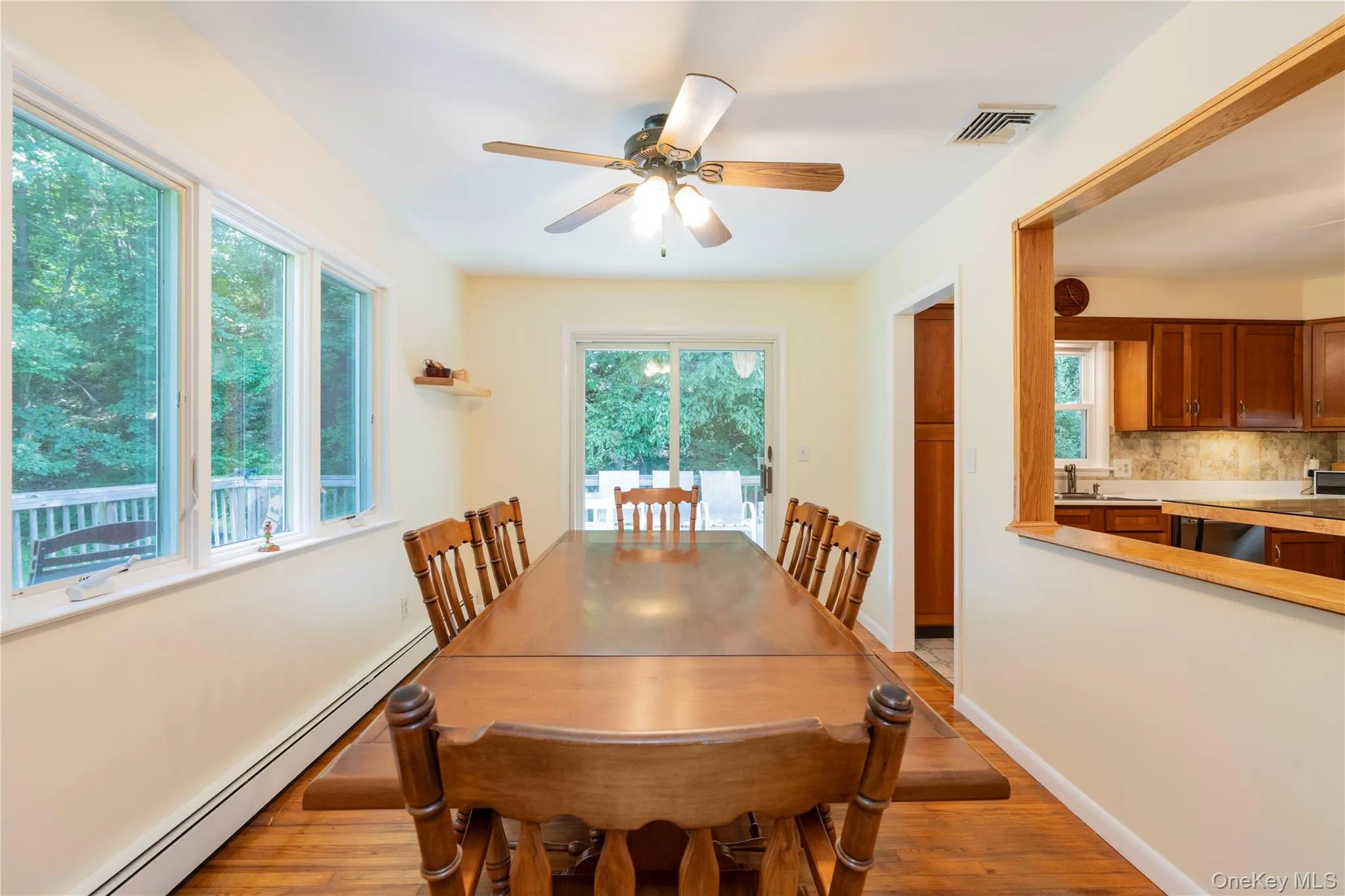 Abundance of natural light in the dining room Abundance of natural light in the dining room
