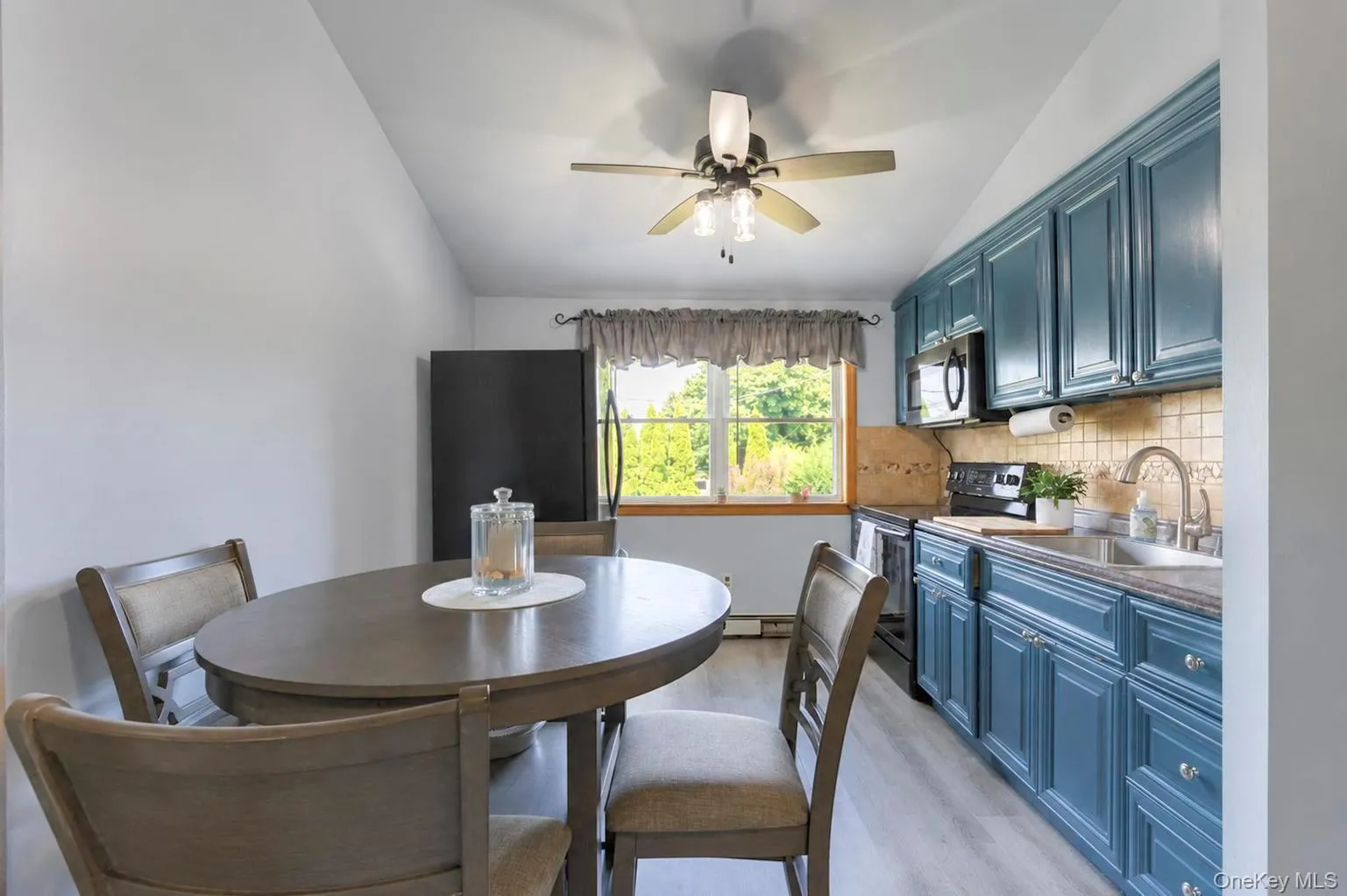 3 Laurie Drive, Oyster Bay, NY, 4 Bedrooms Bedrooms, 12 Rooms Rooms,2 BathroomsBathrooms,Residential,For Rent,Laurie,0,1038641 3 Laurie Drive, Oyster Bay, NY, 4 Bedrooms Bedrooms, 12 Rooms Rooms,2 BathroomsBathrooms,Residential,For Rent,Laurie,0,1038641
