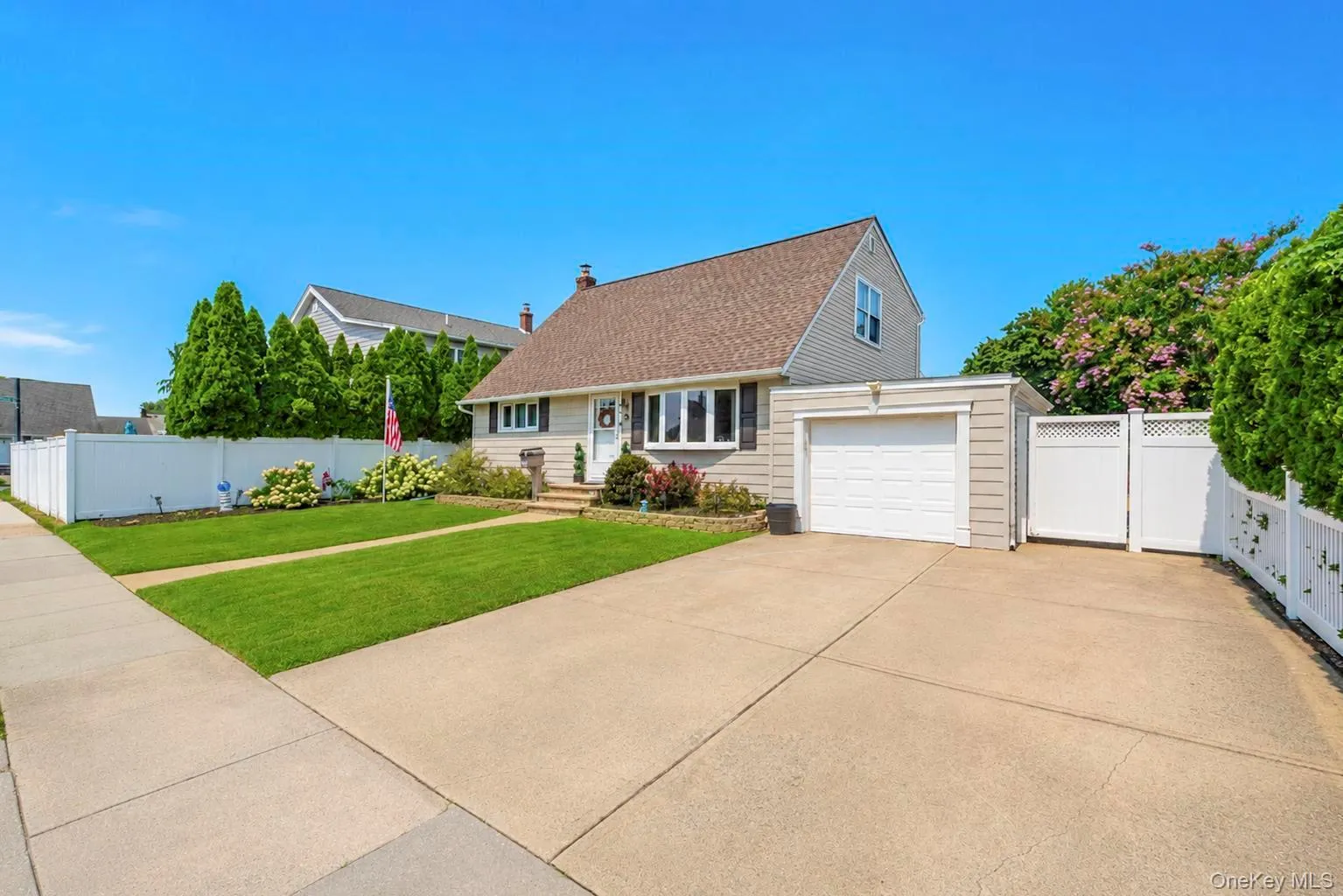 3 Laurie Drive, Oyster Bay, NY, 4 Bedrooms Bedrooms, 12 Rooms Rooms,2 BathroomsBathrooms,Residential,For Rent,Laurie,0,1038641 3 Laurie Drive, Oyster Bay, NY, 4 Bedrooms Bedrooms, 12 Rooms Rooms,2 BathroomsBathrooms,Residential,For Rent,Laurie,0,1038641