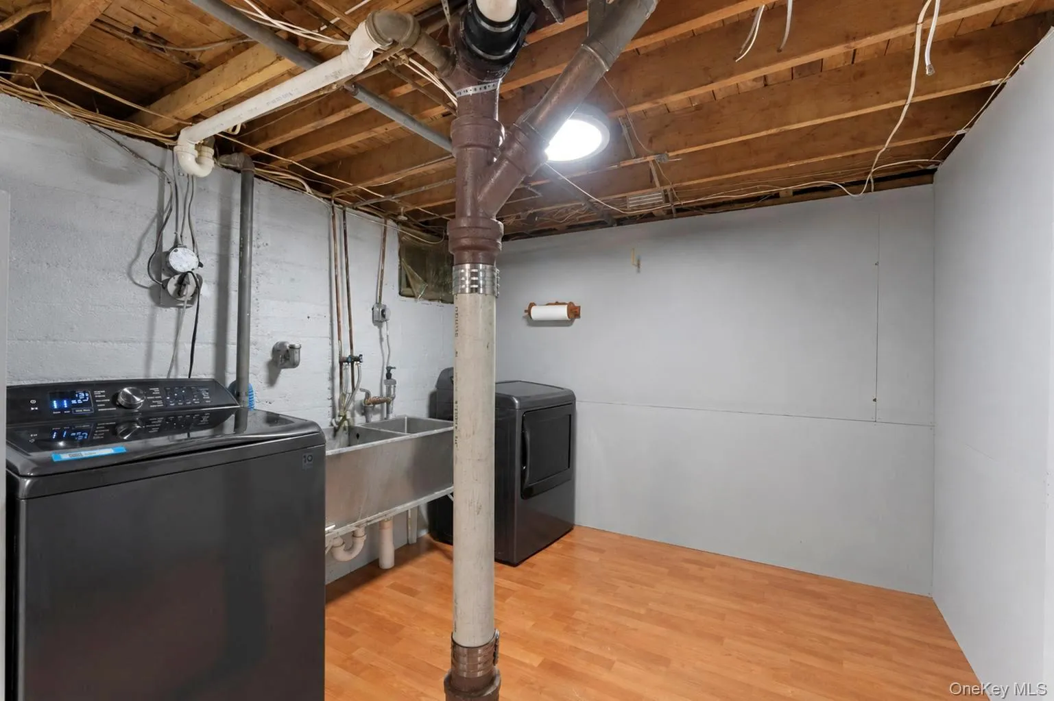 3 Laurie Drive, Oyster Bay, NY, 4 Bedrooms Bedrooms, 12 Rooms Rooms,2 BathroomsBathrooms,Residential,For Rent,Laurie,0,1038641 3 Laurie Drive, Oyster Bay, NY, 4 Bedrooms Bedrooms, 12 Rooms Rooms,2 BathroomsBathrooms,Residential,For Rent,Laurie,0,1038641