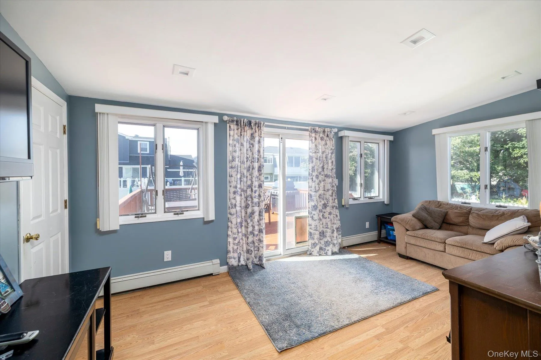 18 Dante Place, Babylon, NY, 3 Bedrooms Bedrooms, 7 Rooms Rooms,2 BathroomsBathrooms,Residential,For Rent,Dante,0,1038642 18 Dante Place, Babylon, NY, 3 Bedrooms Bedrooms, 7 Rooms Rooms,2 BathroomsBathrooms,Residential,For Rent,Dante,0,1038642