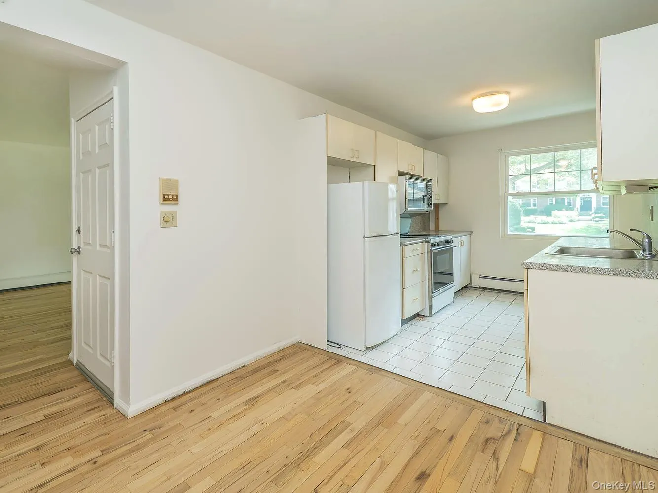 14U Madison Park Gardens, North Hempstead, NY, 1 Bedroom Bedrooms, 3 Rooms Rooms,1 BathroomBathrooms,Residential,For Rent,Madison Park Gardens,0,1038645 14U Madison Park Gardens, North Hempstead, NY, 1 Bedroom Bedrooms, 3 Rooms Rooms,1 BathroomBathrooms,Residential,For Rent,Madison Park Gardens,0,1038645