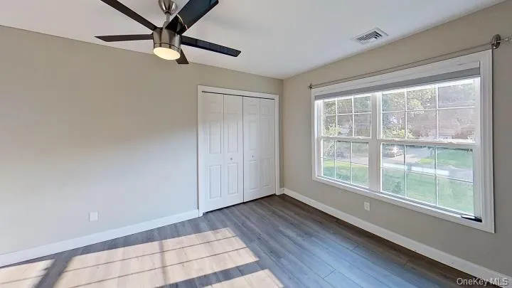 Big two door closet, Big windows/ light and a ceiling fan too in this spacious bedroom! Big two door closet, Big windows/ light and a ceiling fan too in this spacious bedroom!