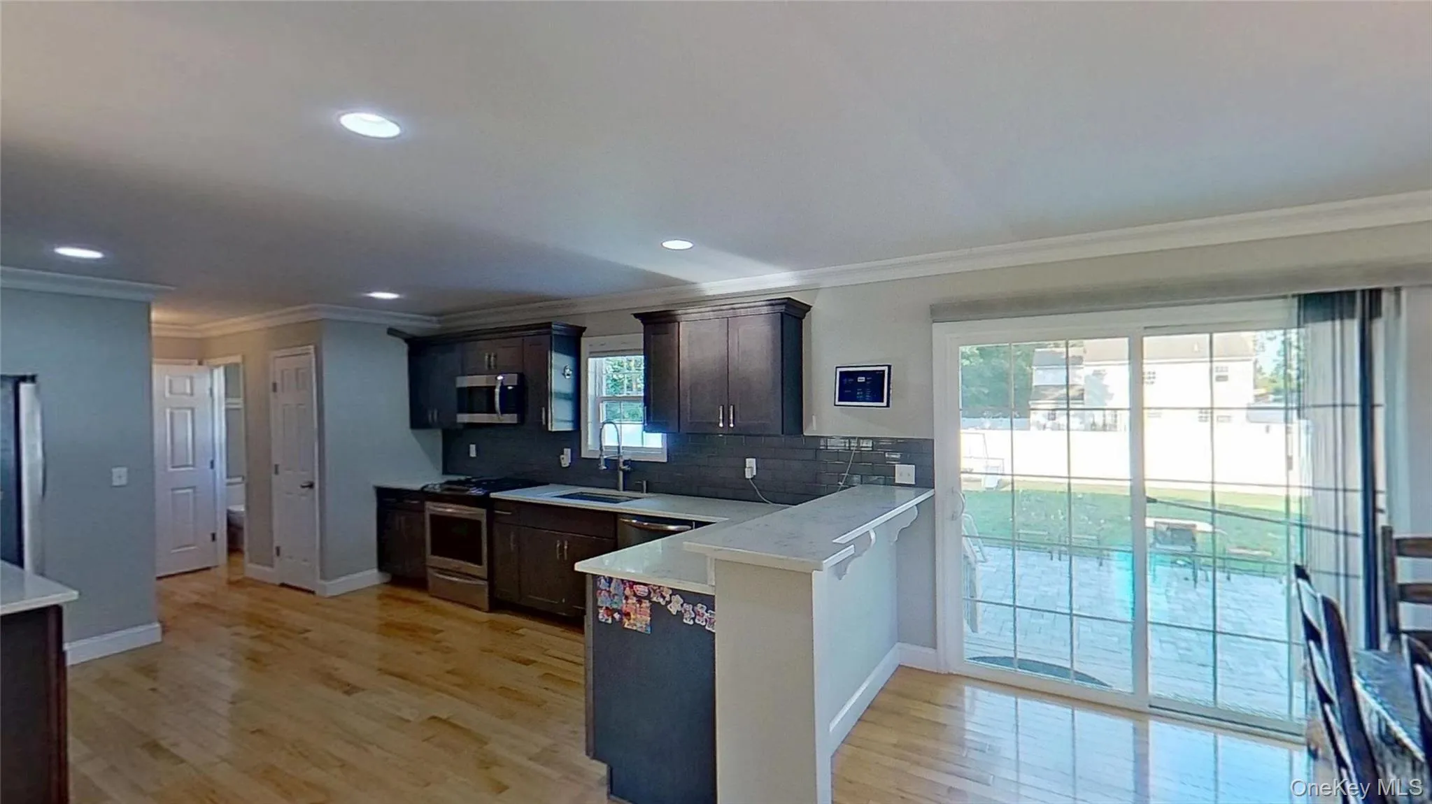Breakfast bar is ideally located in this open floor plan! Breakfast bar is ideally located in this open floor plan!
