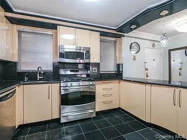 98-05 63rd Road, New York, NY, 3 Bedrooms Bedrooms, 7 Rooms Rooms,1 BathroomBathrooms,Residential,For Rent,63rd,0,1038663 98-05 63rd Road, New York, NY, 3 Bedrooms Bedrooms, 7 Rooms Rooms,1 BathroomBathrooms,Residential,For Rent,63rd,0,1038663