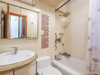 98-05 63rd Road, New York, NY, 3 Bedrooms Bedrooms, 7 Rooms Rooms,1 BathroomBathrooms,Residential,For Rent,63rd,0,1038663 98-05 63rd Road, New York, NY, 3 Bedrooms Bedrooms, 7 Rooms Rooms,1 BathroomBathrooms,Residential,For Rent,63rd,0,1038663