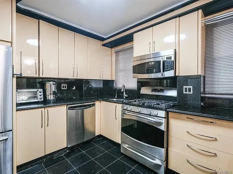 98-05 63rd Road, New York, NY, 3 Bedrooms Bedrooms, 7 Rooms Rooms,1 BathroomBathrooms,Residential,For Rent,63rd,0,1038663 98-05 63rd Road, New York, NY, 3 Bedrooms Bedrooms, 7 Rooms Rooms,1 BathroomBathrooms,Residential,For Rent,63rd,0,1038663