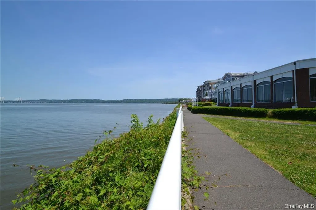 318 Harbor Cove, Orangetown, NY, 2 Bedrooms Bedrooms, 4 Rooms Rooms,2 BathroomsBathrooms,Residential,For Rent,Harbor Cove,0,1038675 318 Harbor Cove, Orangetown, NY, 2 Bedrooms Bedrooms, 4 Rooms Rooms,2 BathroomsBathrooms,Residential,For Rent,Harbor Cove,0,1038675