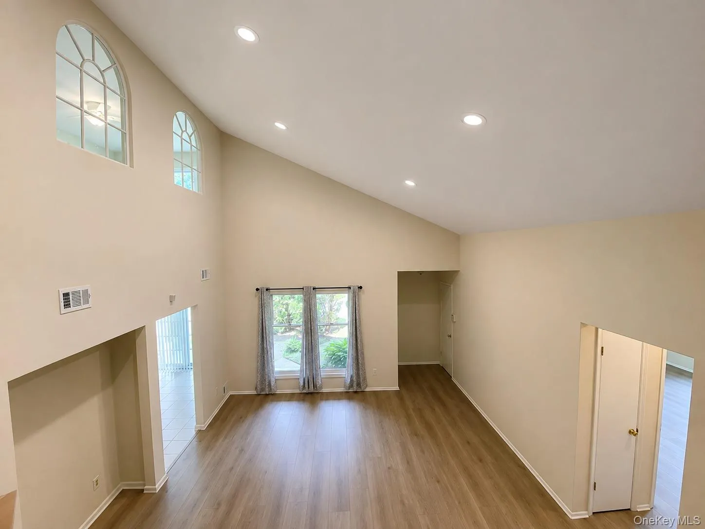 Looking towards the living room from the stairway. Looking towards the living room from the stairway.