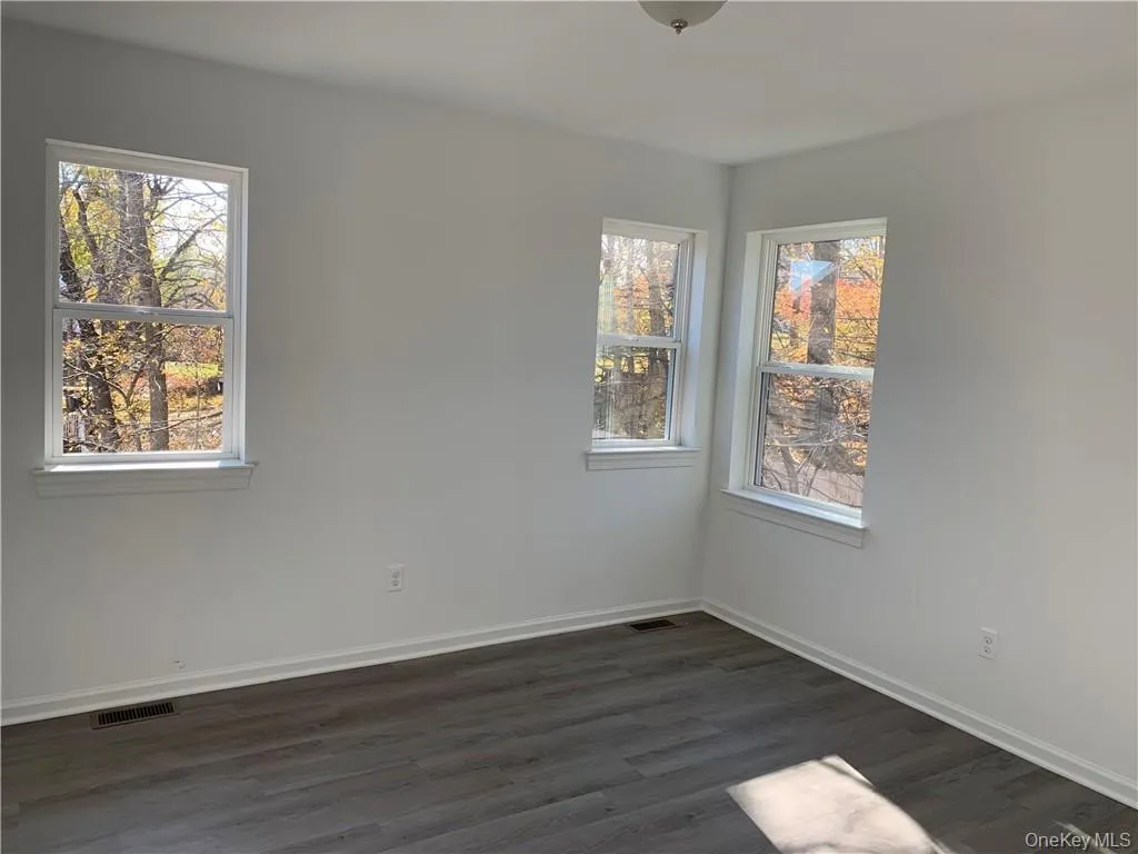 9 poplar Street, Warwick (town), NY, 1 Bedroom Bedrooms, 3 Rooms Rooms,1 BathroomBathrooms,Residential Lease,For Rent,poplar,0,1038705 9 poplar Street, Warwick (town), NY, 1 Bedroom Bedrooms, 3 Rooms Rooms,1 BathroomBathrooms,Residential Lease,For Rent,poplar,0,1038705