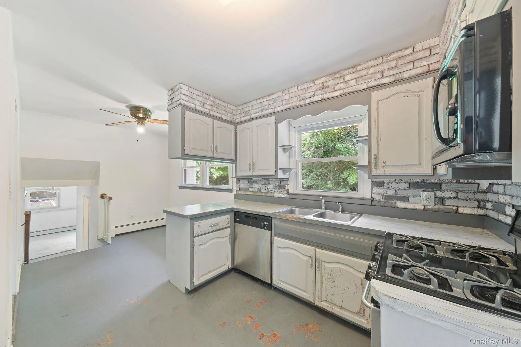 10 Creeden Drive, Middletown, NY, 3 Bedrooms Bedrooms, 7 Rooms Rooms,1 BathroomBathrooms,Residential,For Rent,Creeden,0,1038714 10 Creeden Drive, Middletown, NY, 3 Bedrooms Bedrooms, 7 Rooms Rooms,1 BathroomBathrooms,Residential,For Rent,Creeden,0,1038714