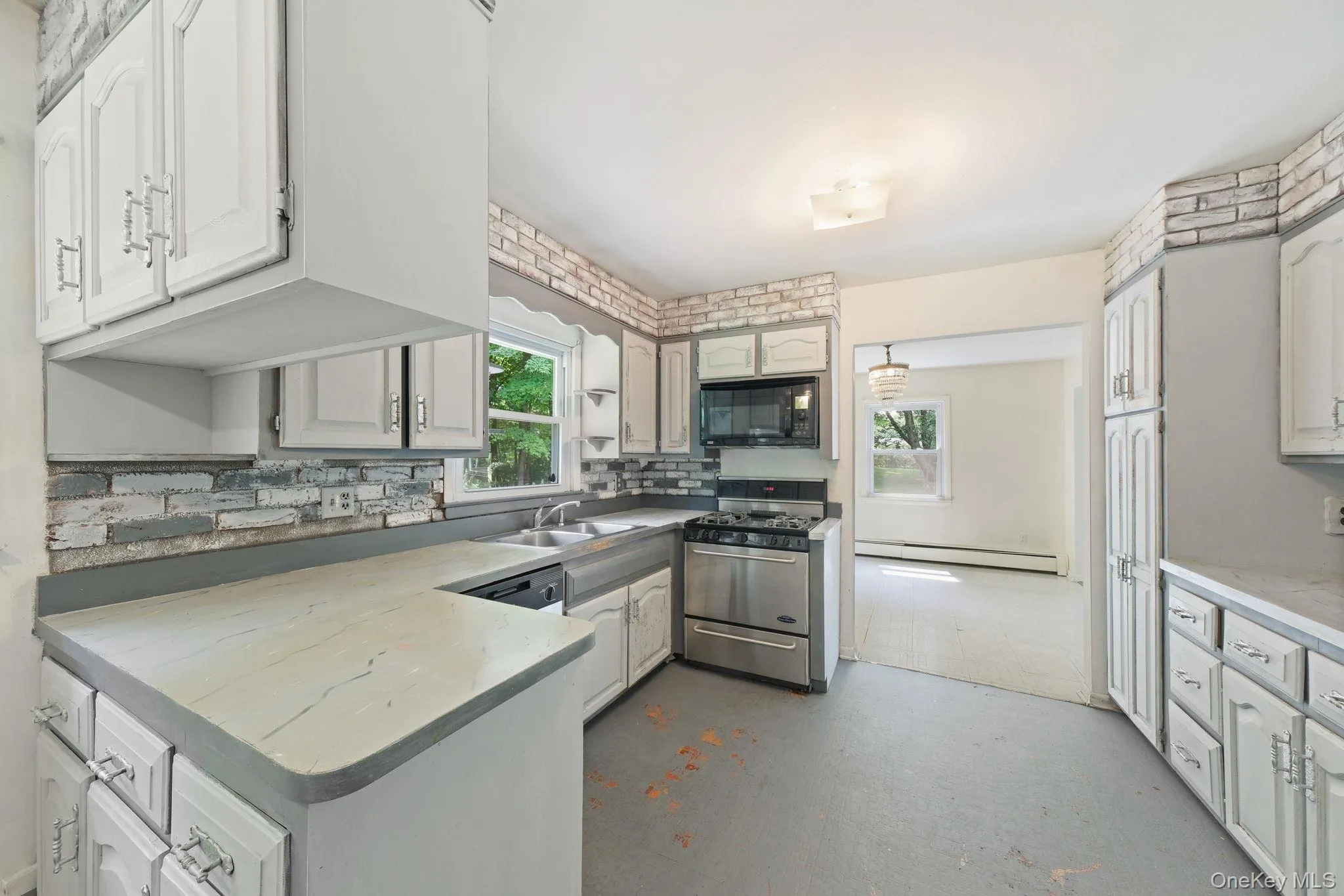10 Creeden Drive, Middletown, NY, 3 Bedrooms Bedrooms, 7 Rooms Rooms,1 BathroomBathrooms,Residential,For Rent,Creeden,0,1038714 10 Creeden Drive, Middletown, NY, 3 Bedrooms Bedrooms, 7 Rooms Rooms,1 BathroomBathrooms,Residential,For Rent,Creeden,0,1038714