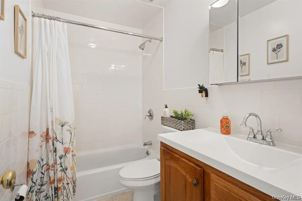 19 13th Road, New York, NY, 2 Bedrooms Bedrooms, 5 Rooms Rooms,1 BathroomBathrooms,Residential,For Rent,13th,0,1038717 19 13th Road, New York, NY, 2 Bedrooms Bedrooms, 5 Rooms Rooms,1 BathroomBathrooms,Residential,For Rent,13th,0,1038717