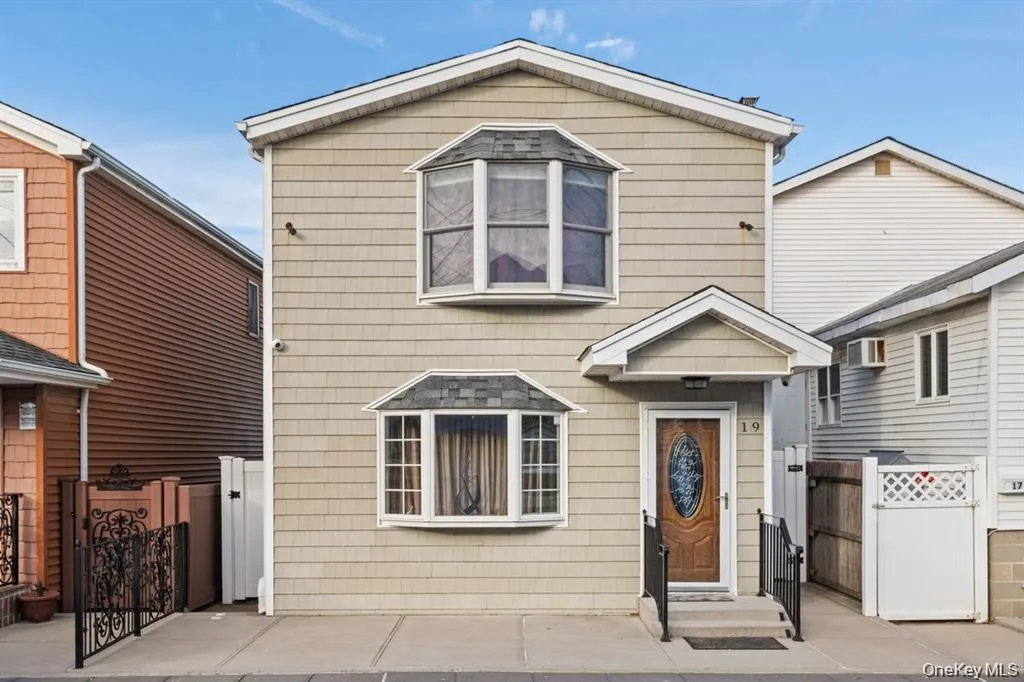 19 13th Road, New York, NY, 2 Bedrooms Bedrooms, 5 Rooms Rooms,1 BathroomBathrooms,Residential,For Rent,13th,0,1038717 19 13th Road, New York, NY, 2 Bedrooms Bedrooms, 5 Rooms Rooms,1 BathroomBathrooms,Residential,For Rent,13th,0,1038717