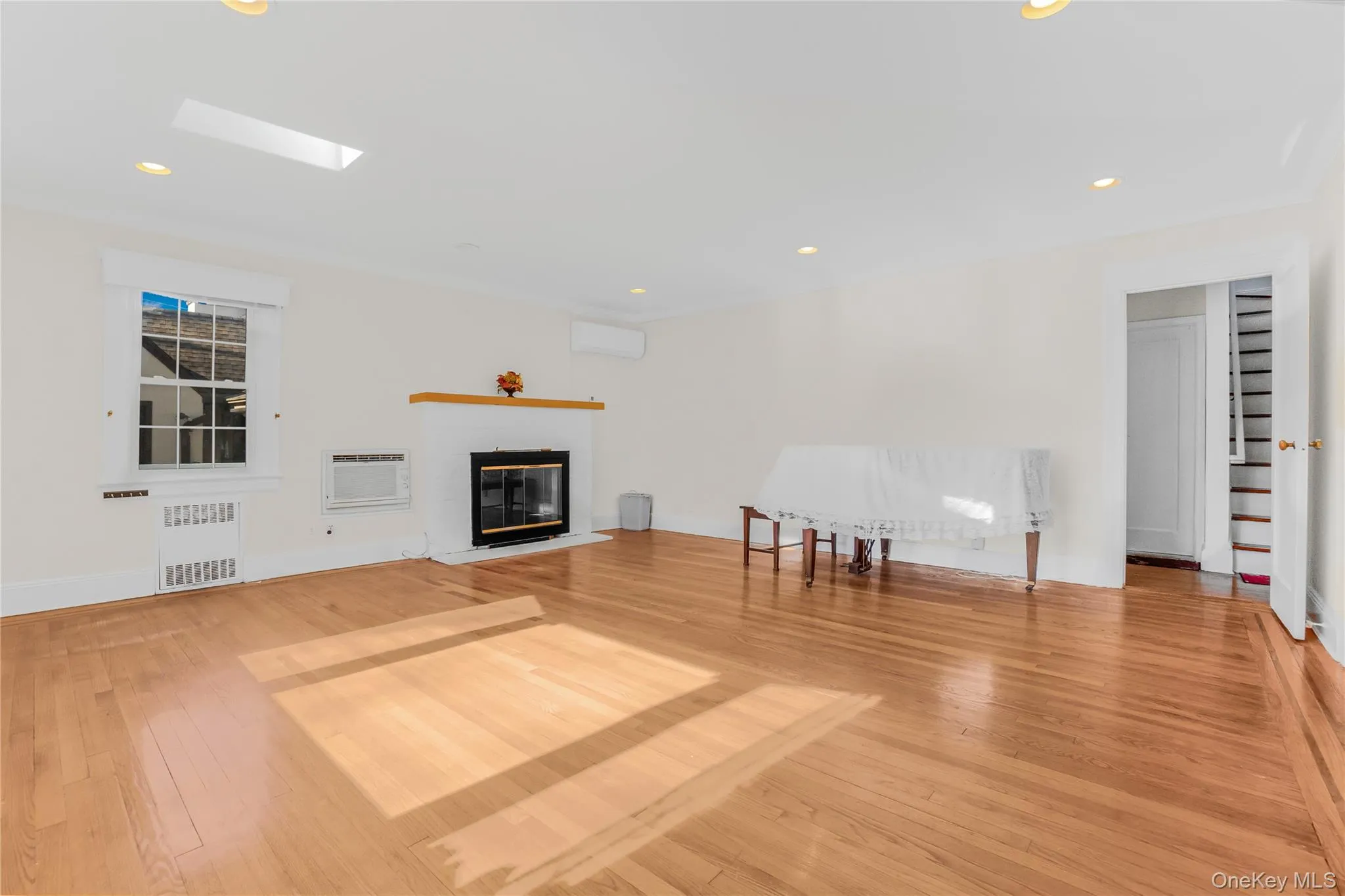 15 Broadway, North Hempstead, NY, 3 Bedrooms Bedrooms, 7 Rooms Rooms,2 BathroomsBathrooms,Residential Lease,For Rent,Broadway,0,1038726 15 Broadway, North Hempstead, NY, 3 Bedrooms Bedrooms, 7 Rooms Rooms,2 BathroomsBathrooms,Residential Lease,For Rent,Broadway,0,1038726