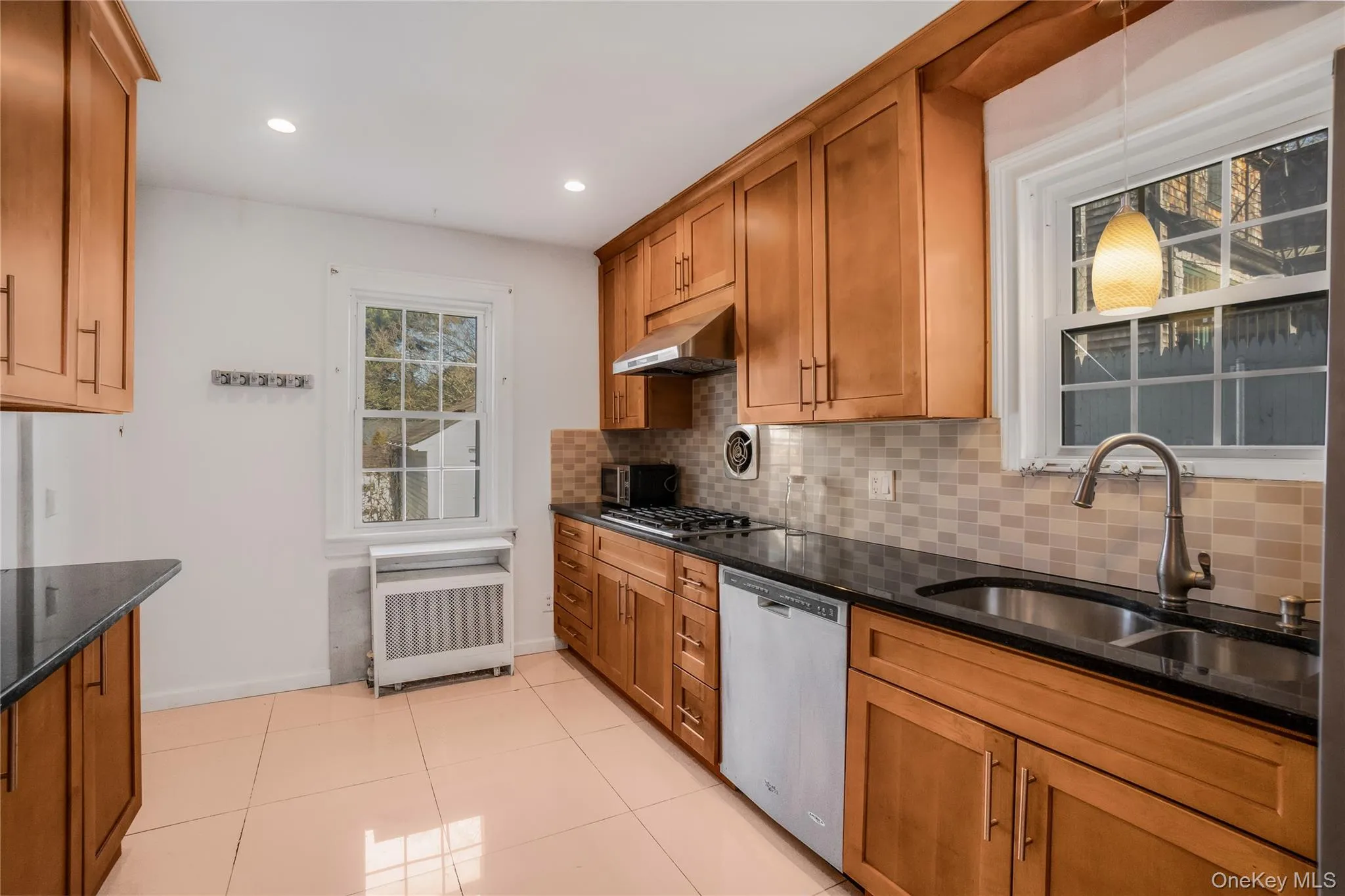 15 Broadway, North Hempstead, NY, 3 Bedrooms Bedrooms, 7 Rooms Rooms,2 BathroomsBathrooms,Residential Lease,For Rent,Broadway,0,1038726 15 Broadway, North Hempstead, NY, 3 Bedrooms Bedrooms, 7 Rooms Rooms,2 BathroomsBathrooms,Residential Lease,For Rent,Broadway,0,1038726