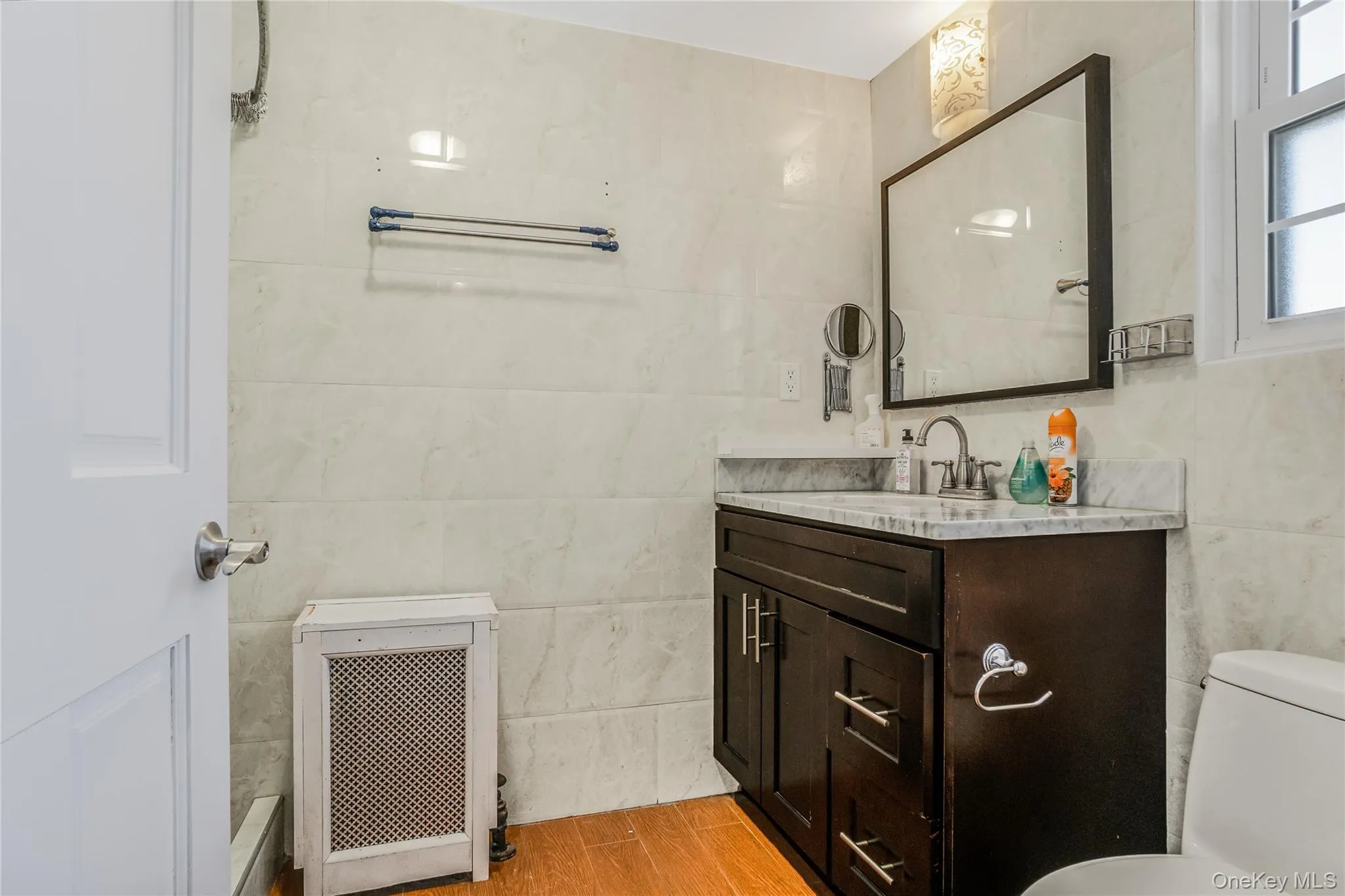 15 Broadway, North Hempstead, NY, 3 Bedrooms Bedrooms, 7 Rooms Rooms,2 BathroomsBathrooms,Residential Lease,For Rent,Broadway,0,1038726 15 Broadway, North Hempstead, NY, 3 Bedrooms Bedrooms, 7 Rooms Rooms,2 BathroomsBathrooms,Residential Lease,For Rent,Broadway,0,1038726