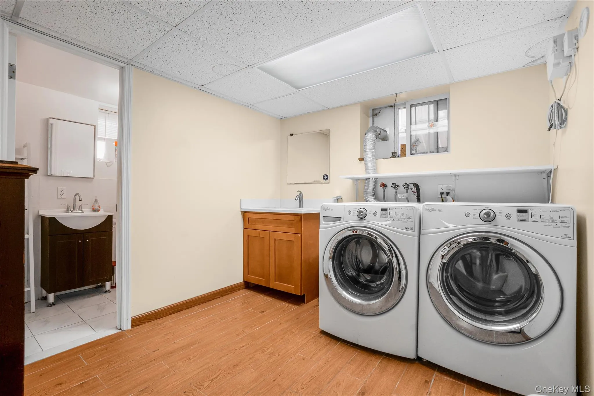 15 Broadway, North Hempstead, NY, 3 Bedrooms Bedrooms, 7 Rooms Rooms,2 BathroomsBathrooms,Residential Lease,For Rent,Broadway,0,1038726 15 Broadway, North Hempstead, NY, 3 Bedrooms Bedrooms, 7 Rooms Rooms,2 BathroomsBathrooms,Residential Lease,For Rent,Broadway,0,1038726