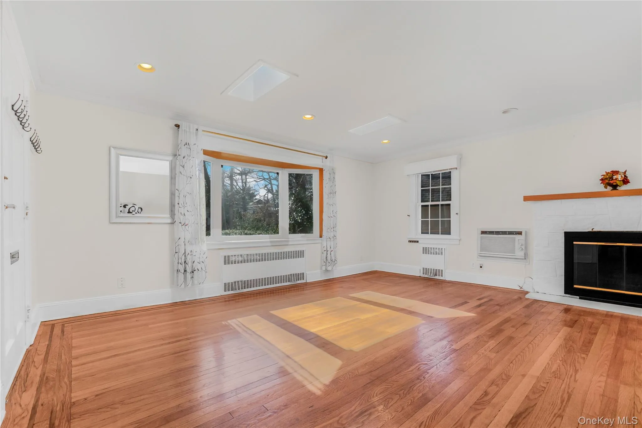 15 Broadway, North Hempstead, NY, 3 Bedrooms Bedrooms, 7 Rooms Rooms,2 BathroomsBathrooms,Residential Lease,For Rent,Broadway,0,1038726 15 Broadway, North Hempstead, NY, 3 Bedrooms Bedrooms, 7 Rooms Rooms,2 BathroomsBathrooms,Residential Lease,For Rent,Broadway,0,1038726