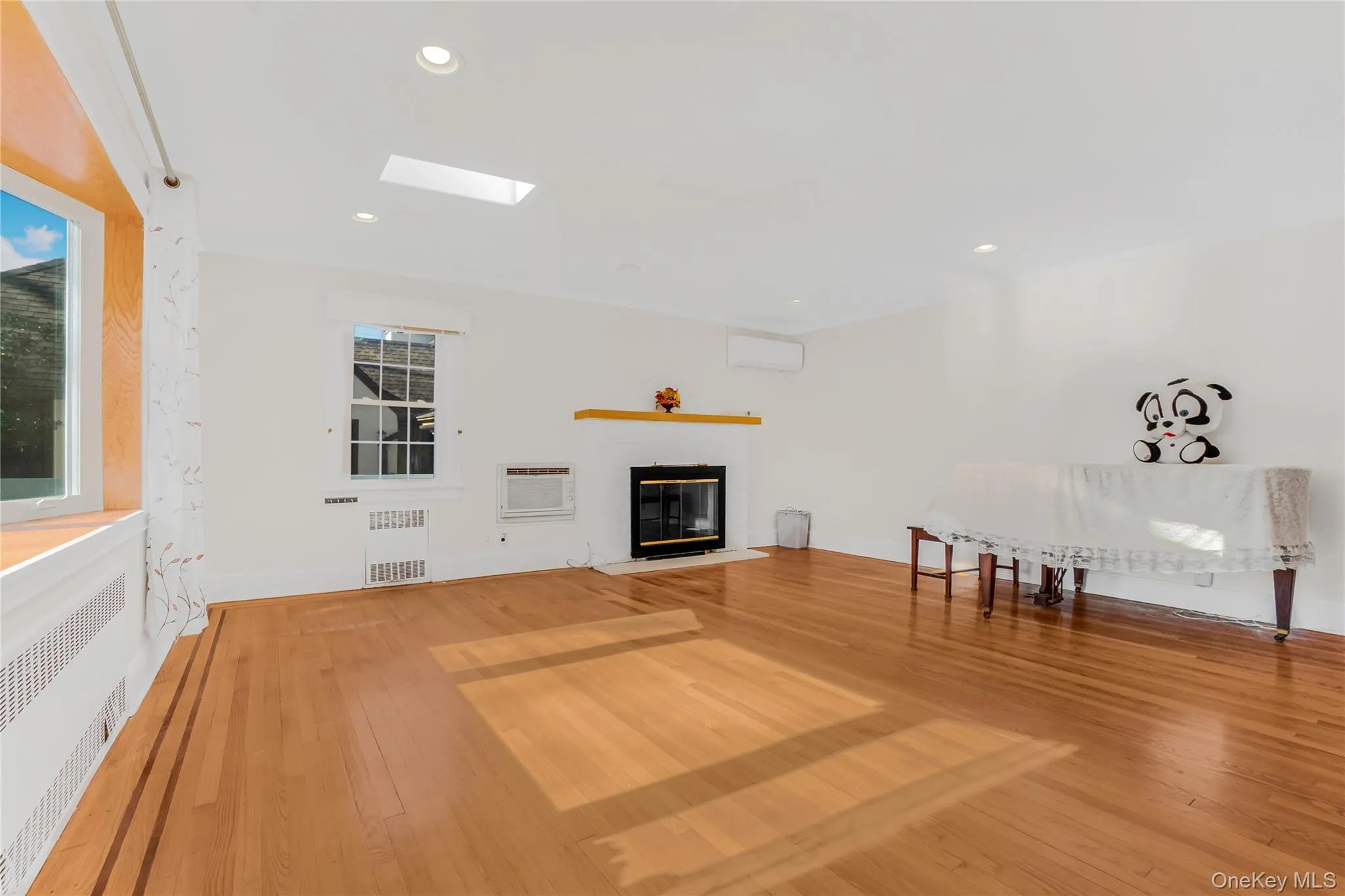 15 Broadway, North Hempstead, NY, 3 Bedrooms Bedrooms, 7 Rooms Rooms,2 BathroomsBathrooms,Residential Lease,For Rent,Broadway,0,1038726 15 Broadway, North Hempstead, NY, 3 Bedrooms Bedrooms, 7 Rooms Rooms,2 BathroomsBathrooms,Residential Lease,For Rent,Broadway,0,1038726