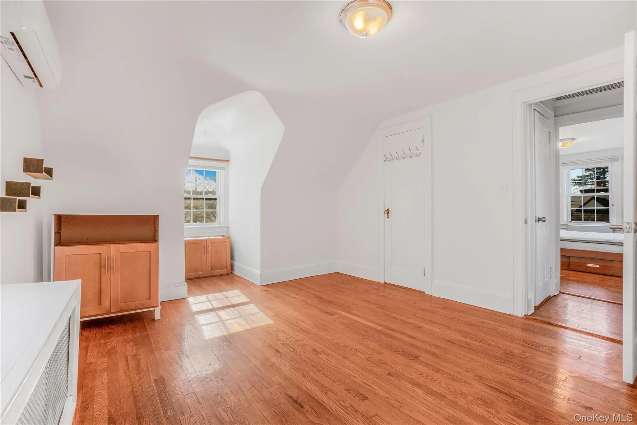 15 Broadway, North Hempstead, NY, 3 Bedrooms Bedrooms, 7 Rooms Rooms,2 BathroomsBathrooms,Residential Lease,For Rent,Broadway,0,1038726 15 Broadway, North Hempstead, NY, 3 Bedrooms Bedrooms, 7 Rooms Rooms,2 BathroomsBathrooms,Residential Lease,For Rent,Broadway,0,1038726