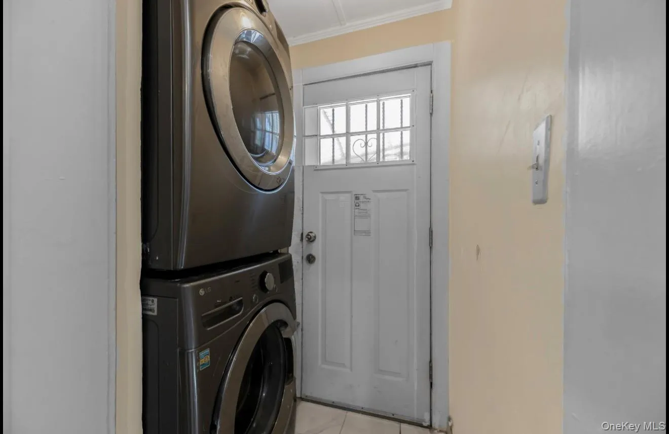 16 Adler Place, New York, NY, 4 Bedrooms Bedrooms, 7 Rooms Rooms,1 BathroomBathrooms,Residential,For Rent,Adler,0,1038735 16 Adler Place, New York, NY, 4 Bedrooms Bedrooms, 7 Rooms Rooms,1 BathroomBathrooms,Residential,For Rent,Adler,0,1038735