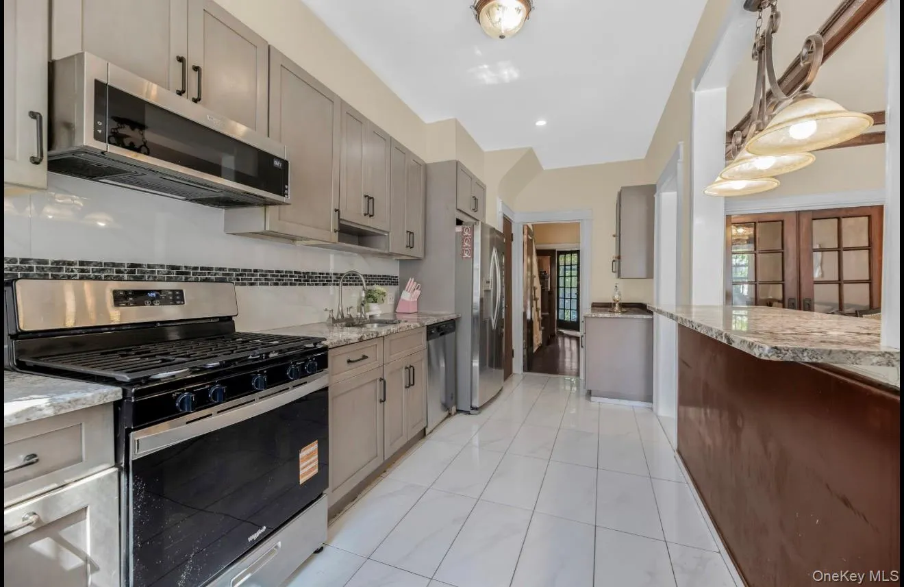 16 Adler Place, New York, NY, 4 Bedrooms Bedrooms, 7 Rooms Rooms,1 BathroomBathrooms,Residential,For Rent,Adler,0,1038735 16 Adler Place, New York, NY, 4 Bedrooms Bedrooms, 7 Rooms Rooms,1 BathroomBathrooms,Residential,For Rent,Adler,0,1038735