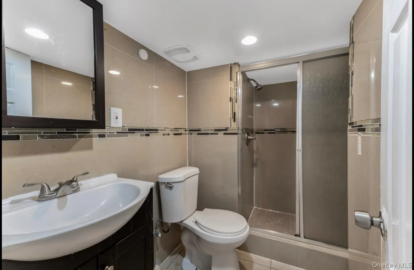 16 Adler Place, New York, NY, 4 Bedrooms Bedrooms, 7 Rooms Rooms,1 BathroomBathrooms,Residential,For Rent,Adler,0,1038735 16 Adler Place, New York, NY, 4 Bedrooms Bedrooms, 7 Rooms Rooms,1 BathroomBathrooms,Residential,For Rent,Adler,0,1038735