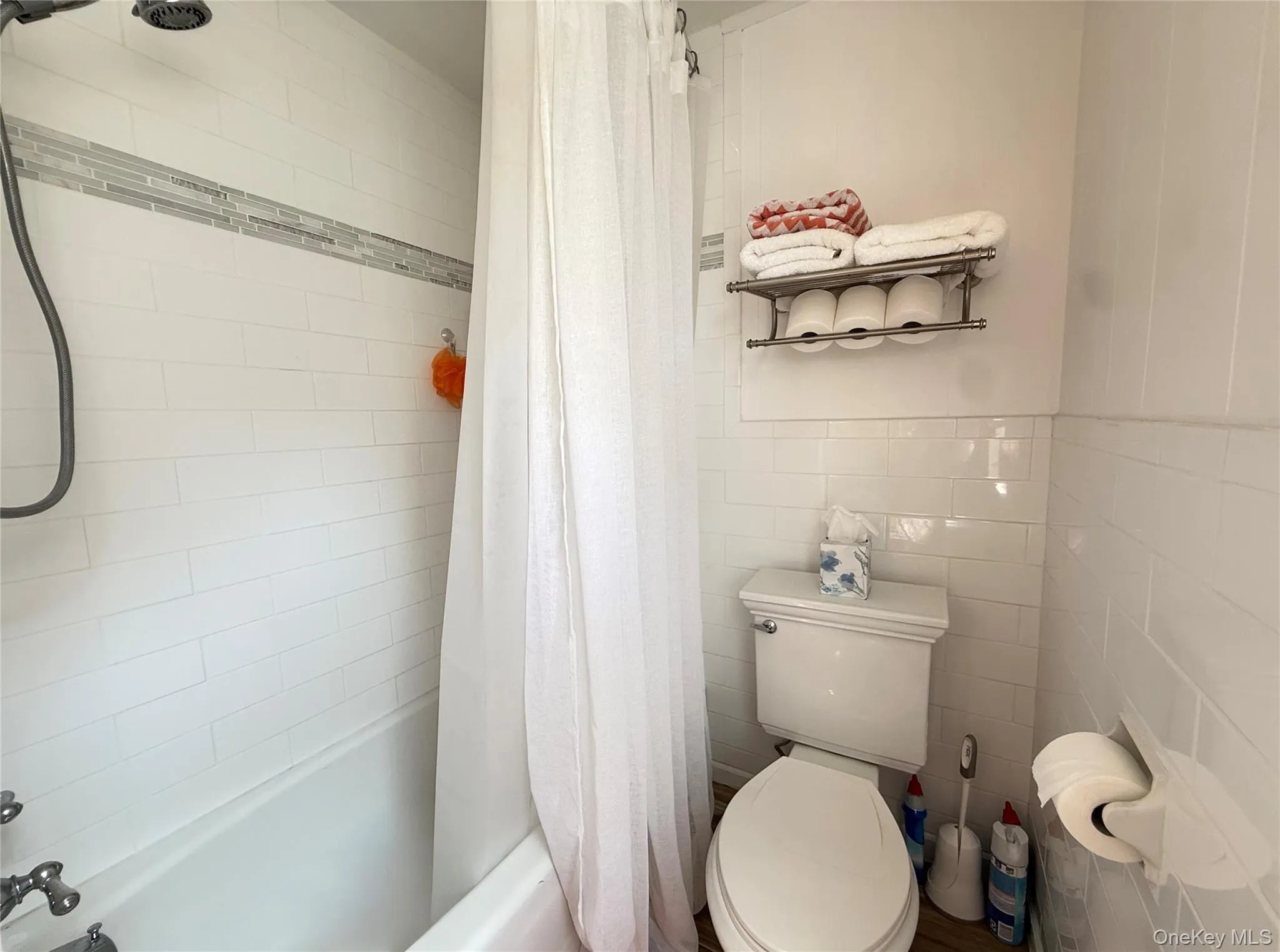 31 Jacobson Avenue, Huntington, NY, 3 Bedrooms Bedrooms, 8 Rooms Rooms,2 BathroomsBathrooms,Residential Lease,For Rent,Jacobson,0,1038738 31 Jacobson Avenue, Huntington, NY, 3 Bedrooms Bedrooms, 8 Rooms Rooms,2 BathroomsBathrooms,Residential Lease,For Rent,Jacobson,0,1038738