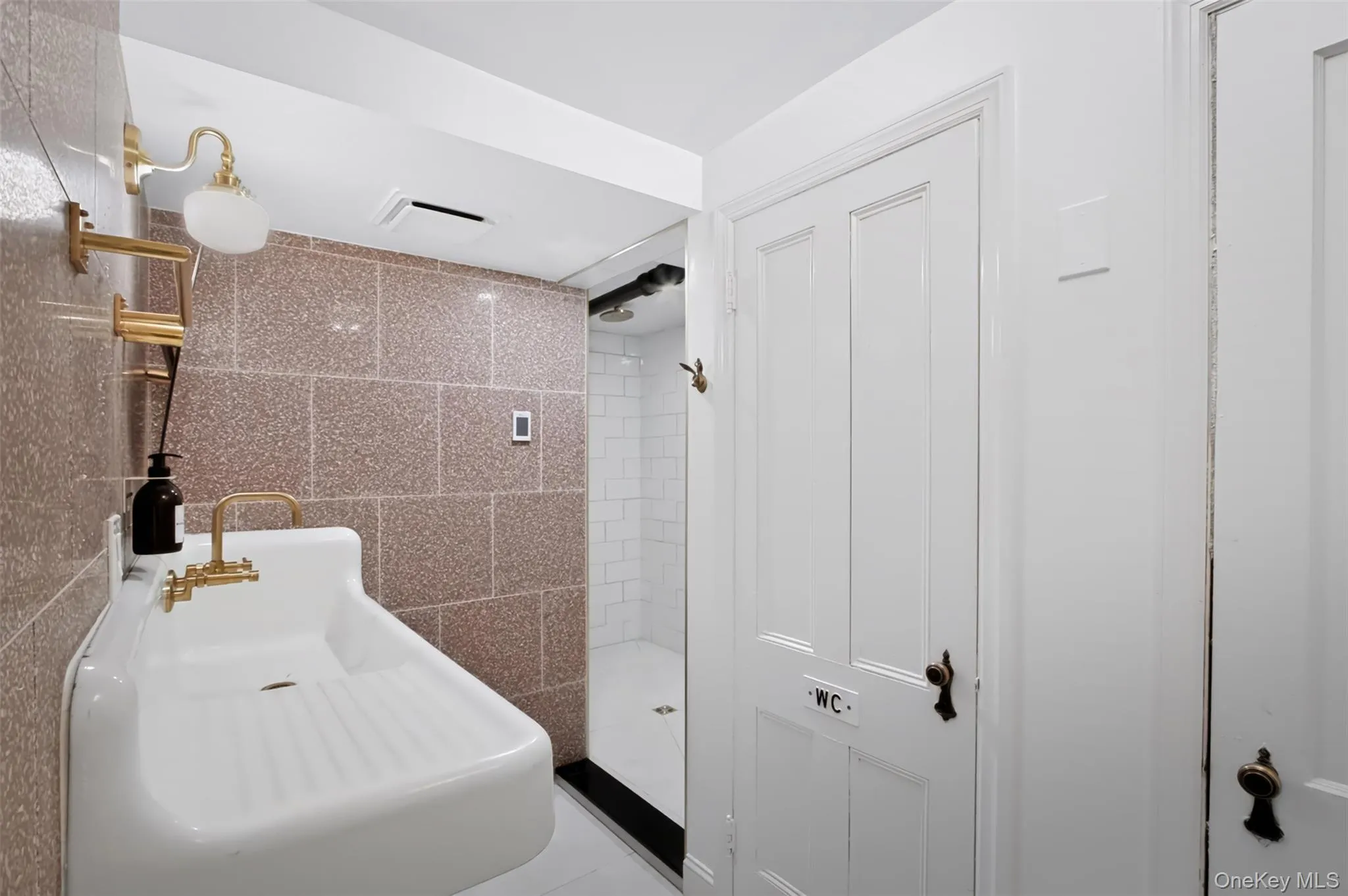 69 Montgomery Street, Poughkeepsie, NY, 2 Bedrooms Bedrooms, 9 Rooms Rooms,2 BathroomsBathrooms,Residential,For Rent,Montgomery,0,1038744 69 Montgomery Street, Poughkeepsie, NY, 2 Bedrooms Bedrooms, 9 Rooms Rooms,2 BathroomsBathrooms,Residential,For Rent,Montgomery,0,1038744