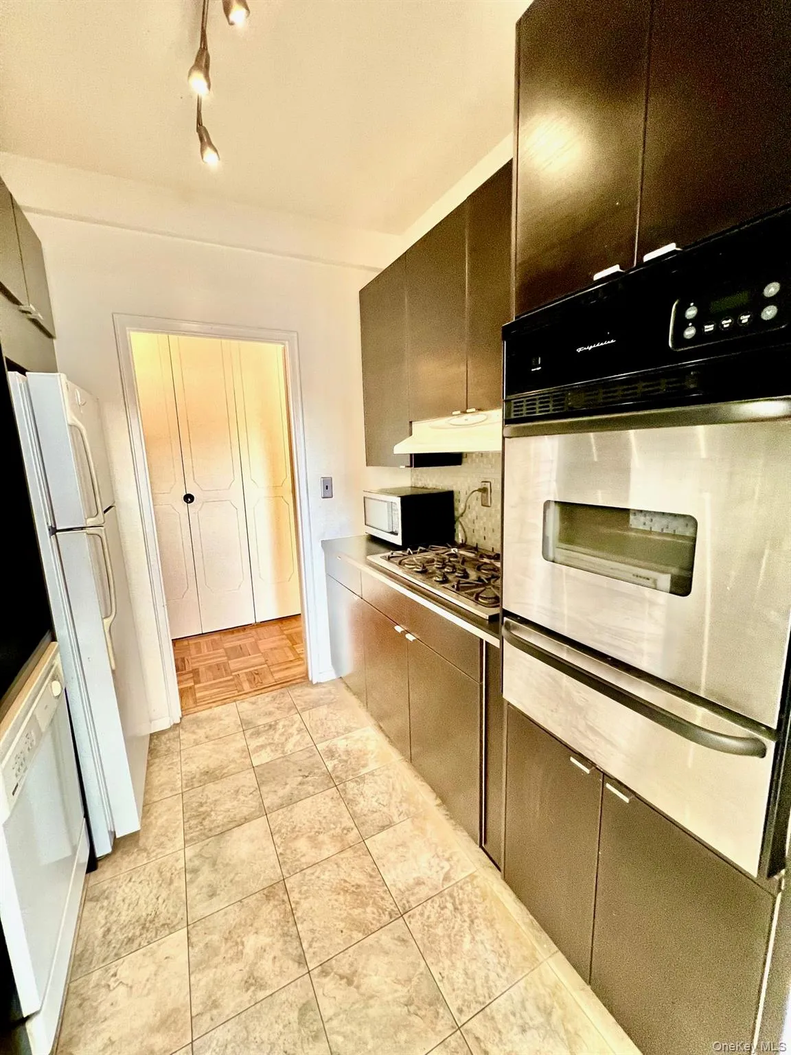 10 Lake Street, White Plains, NY, 1 Bedroom Bedrooms, 4 Rooms Rooms,1 BathroomBathrooms,Residential Lease,For Rent,Lake,0,1038748 10 Lake Street, White Plains, NY, 1 Bedroom Bedrooms, 4 Rooms Rooms,1 BathroomBathrooms,Residential Lease,For Rent,Lake,0,1038748