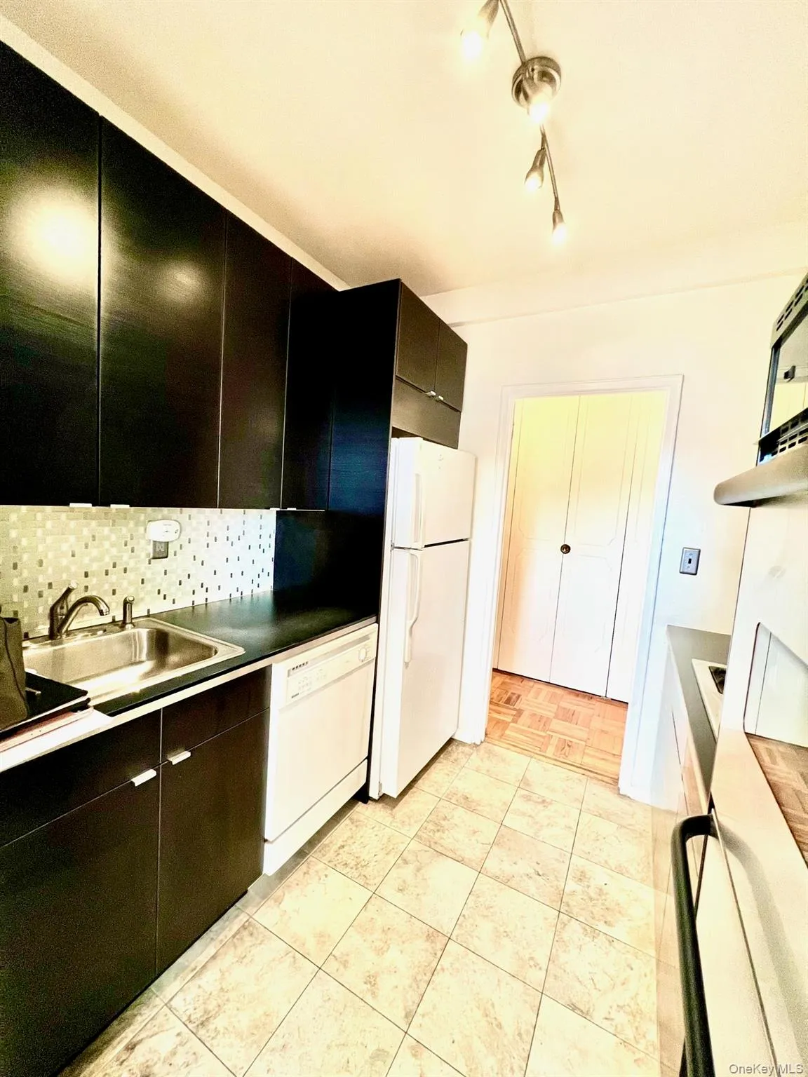 10 Lake Street, White Plains, NY, 1 Bedroom Bedrooms, 4 Rooms Rooms,1 BathroomBathrooms,Residential Lease,For Rent,Lake,0,1038748 10 Lake Street, White Plains, NY, 1 Bedroom Bedrooms, 4 Rooms Rooms,1 BathroomBathrooms,Residential Lease,For Rent,Lake,0,1038748