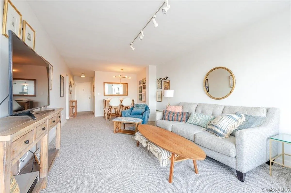 1 Broadway, Long Beach, NY, 1 Bedroom Bedrooms, 4 Rooms Rooms,1 BathroomBathrooms,Residential Lease,For Rent,Broadway,0,1038749 1 Broadway, Long Beach, NY, 1 Bedroom Bedrooms, 4 Rooms Rooms,1 BathroomBathrooms,Residential Lease,For Rent,Broadway,0,1038749