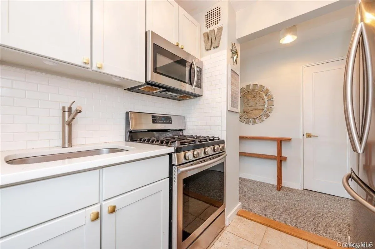 1 Broadway, Long Beach, NY, 1 Bedroom Bedrooms, 4 Rooms Rooms,1 BathroomBathrooms,Residential Lease,For Rent,Broadway,0,1038749 1 Broadway, Long Beach, NY, 1 Bedroom Bedrooms, 4 Rooms Rooms,1 BathroomBathrooms,Residential Lease,For Rent,Broadway,0,1038749