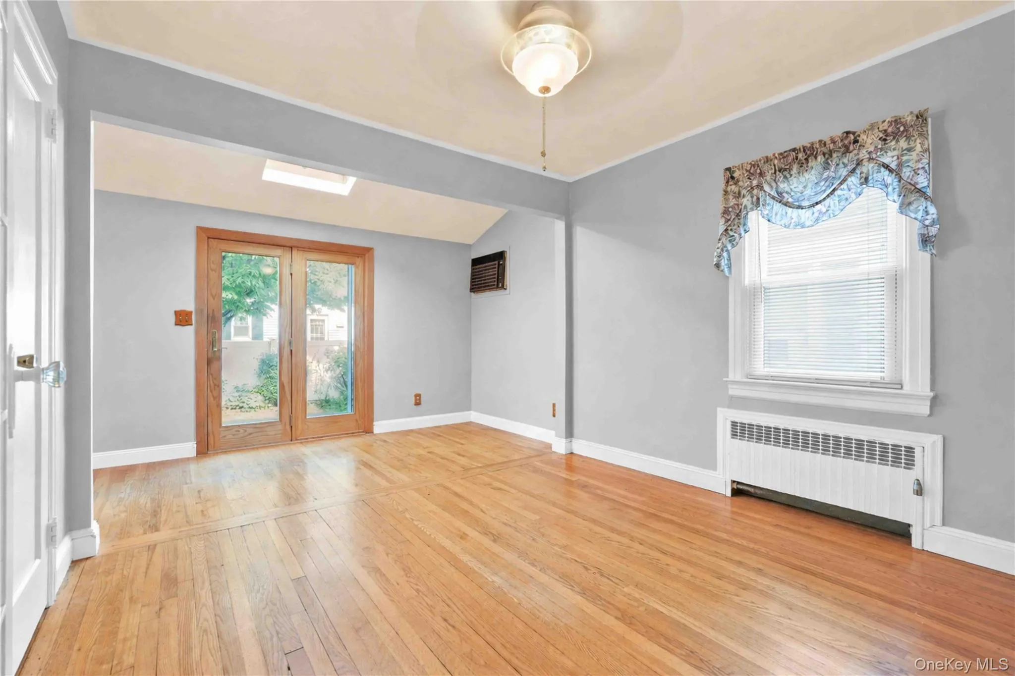 35 Mayfair Avenue, Hempstead, NY, 3 Bedrooms Bedrooms, 7 Rooms Rooms,2 BathroomsBathrooms,Residential,For Rent,Mayfair,0,1038755 35 Mayfair Avenue, Hempstead, NY, 3 Bedrooms Bedrooms, 7 Rooms Rooms,2 BathroomsBathrooms,Residential,For Rent,Mayfair,0,1038755