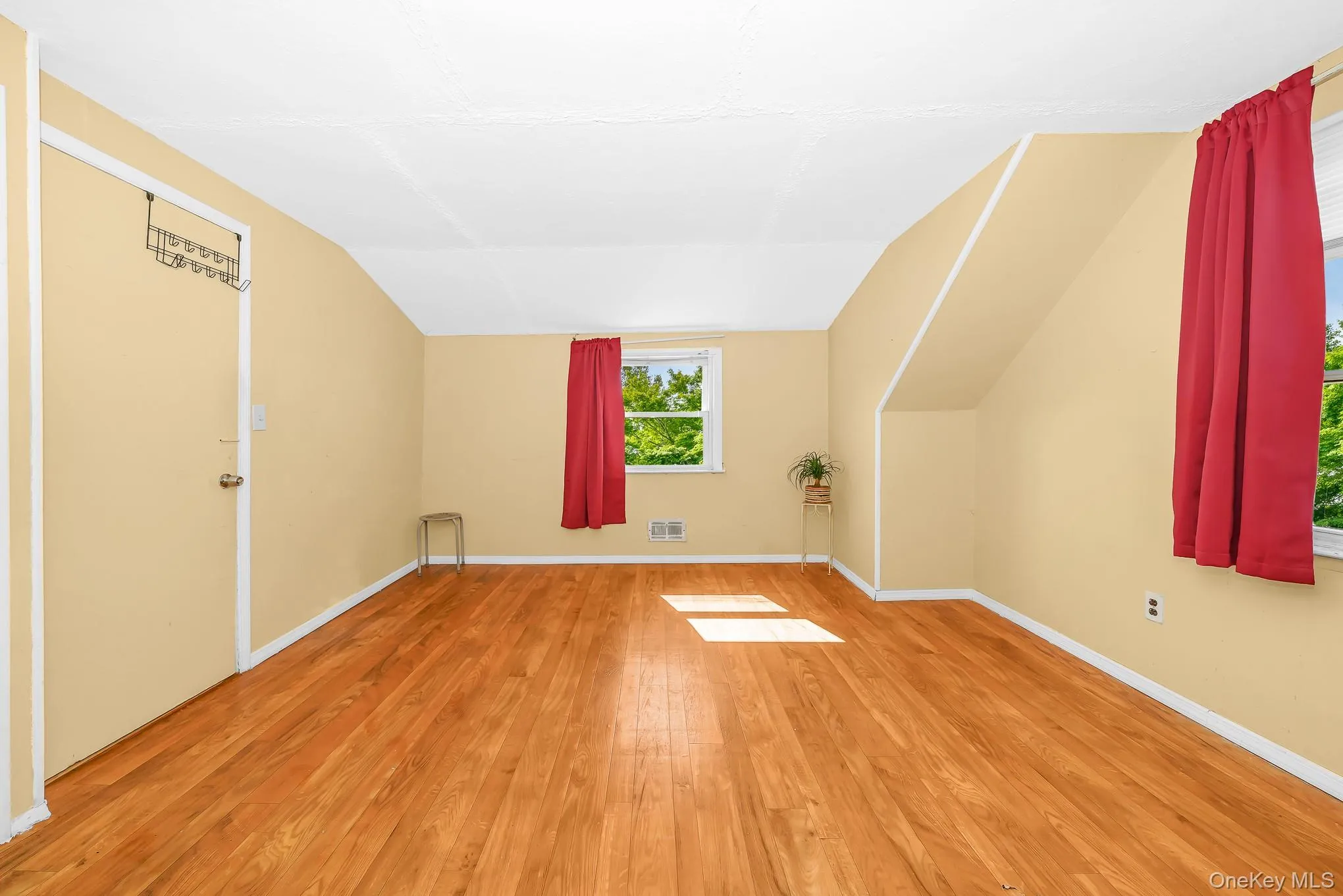 214 Root Avenue, Islip, NY, 4 Bedrooms Bedrooms, 8 Rooms Rooms,2 BathroomsBathrooms,Residential,For Rent,Root,0,1038760 214 Root Avenue, Islip, NY, 4 Bedrooms Bedrooms, 8 Rooms Rooms,2 BathroomsBathrooms,Residential,For Rent,Root,0,1038760