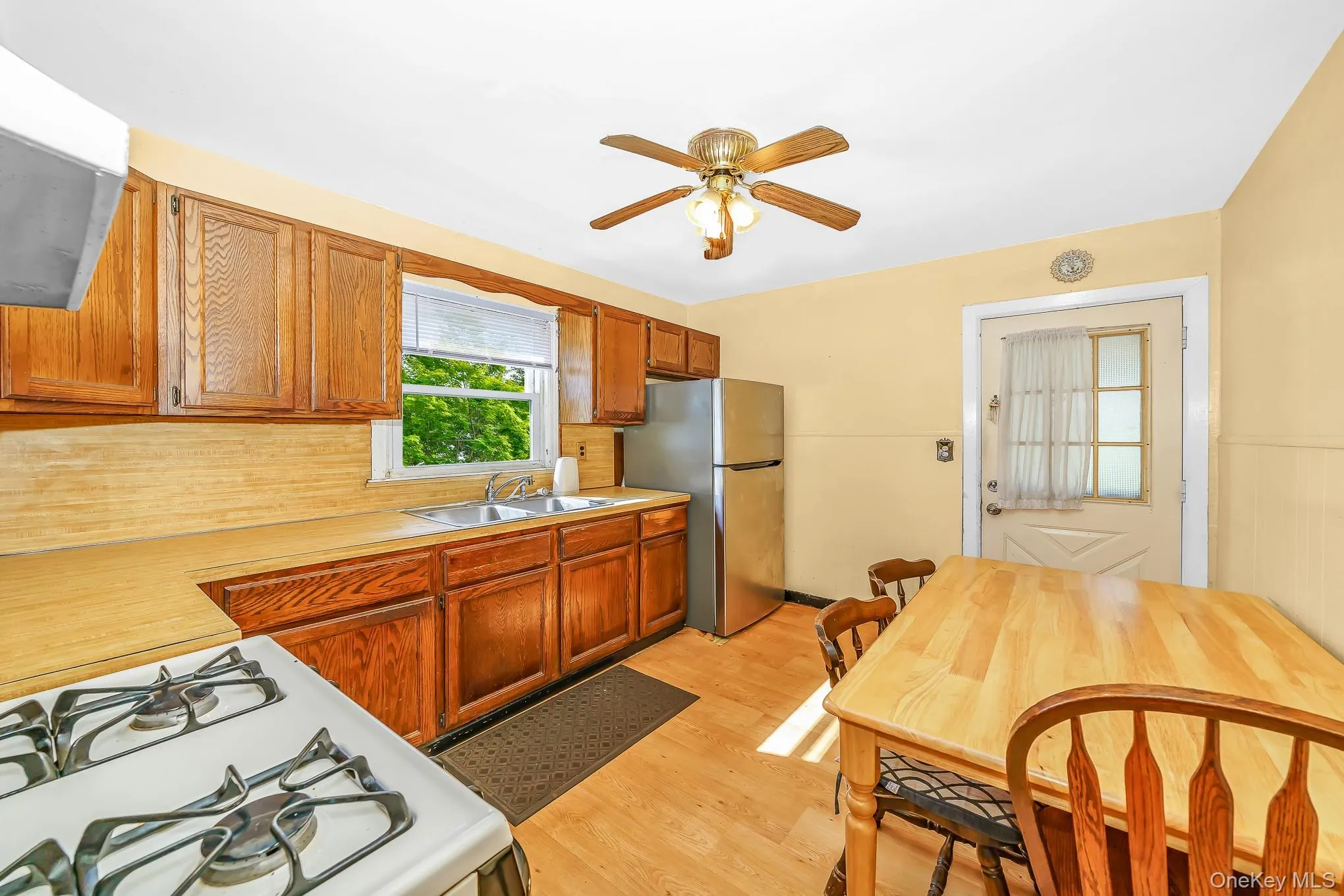 214 Root Avenue, Islip, NY, 4 Bedrooms Bedrooms, 8 Rooms Rooms,2 BathroomsBathrooms,Residential,For Rent,Root,0,1038760 214 Root Avenue, Islip, NY, 4 Bedrooms Bedrooms, 8 Rooms Rooms,2 BathroomsBathrooms,Residential,For Rent,Root,0,1038760
