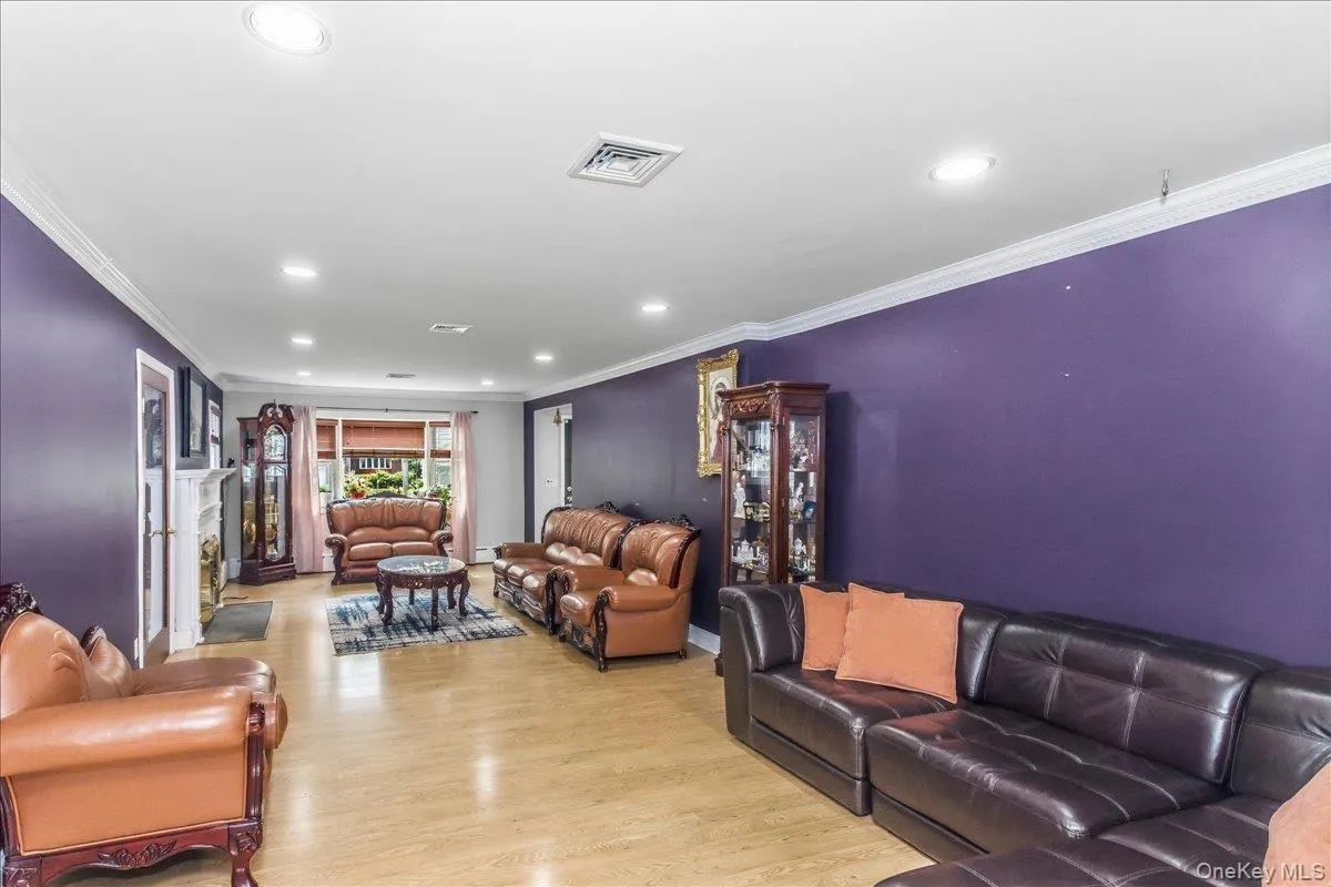 1091 Westminster Avenue, Huntington, NY, 5 Bedrooms Bedrooms, 9 Rooms Rooms,4 BathroomsBathrooms,Residential,For Rent,Westminster,0,1038771 1091 Westminster Avenue, Huntington, NY, 5 Bedrooms Bedrooms, 9 Rooms Rooms,4 BathroomsBathrooms,Residential,For Rent,Westminster,0,1038771